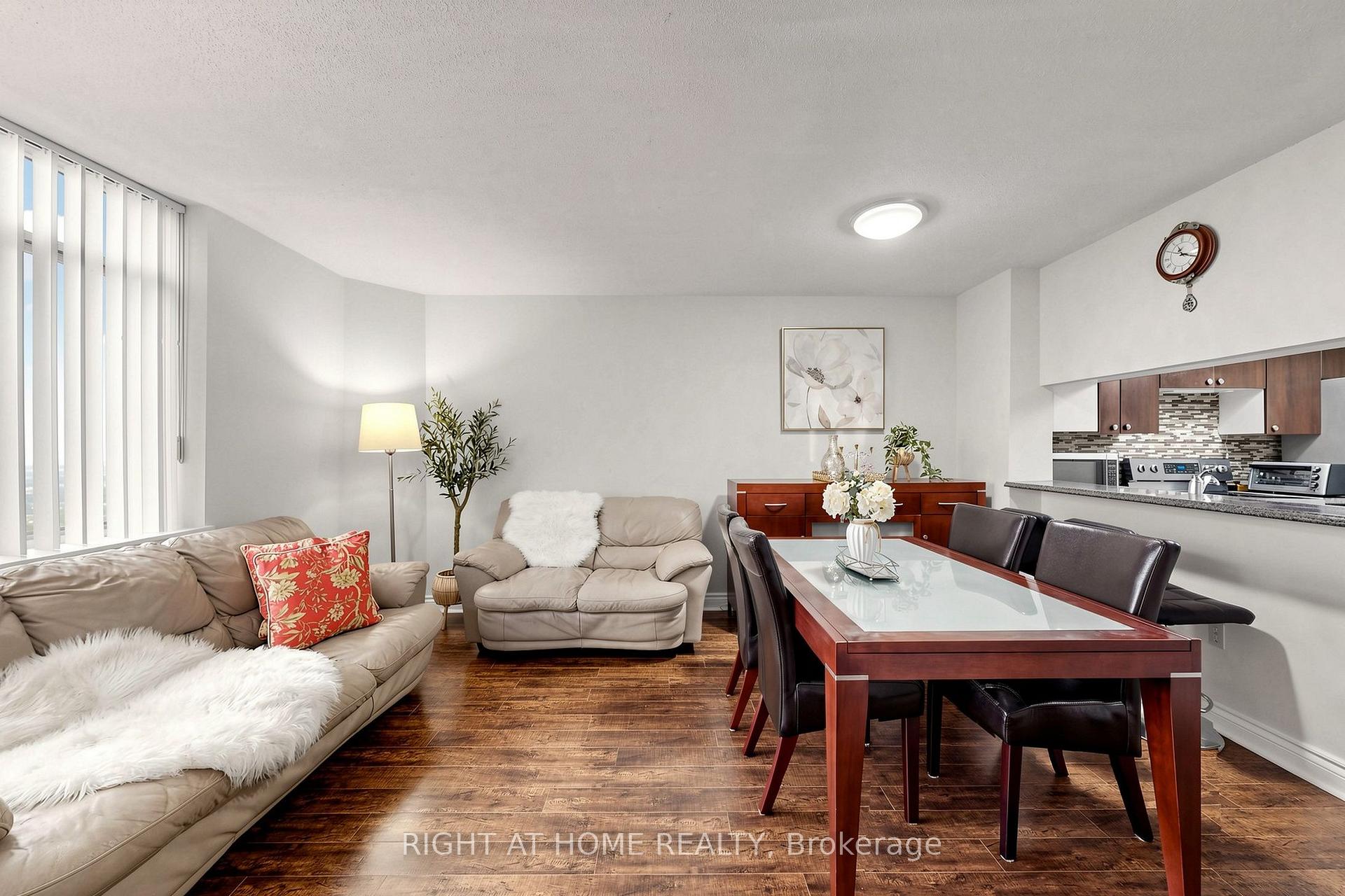 Photo 6 of Unit PH9, 300 Webb Drive, Mississauga, City Centre — HOMEH