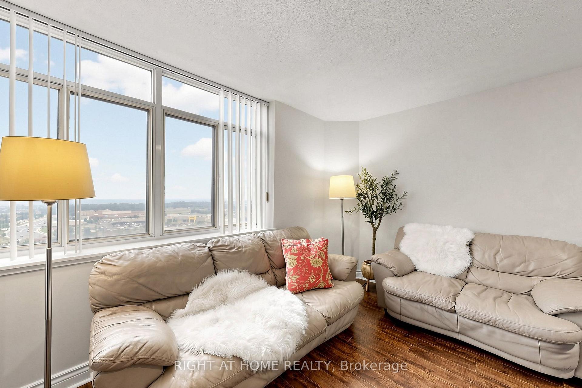 Photo 4 of Unit PH9, 300 Webb Drive, Mississauga, City Centre — HOMEH
