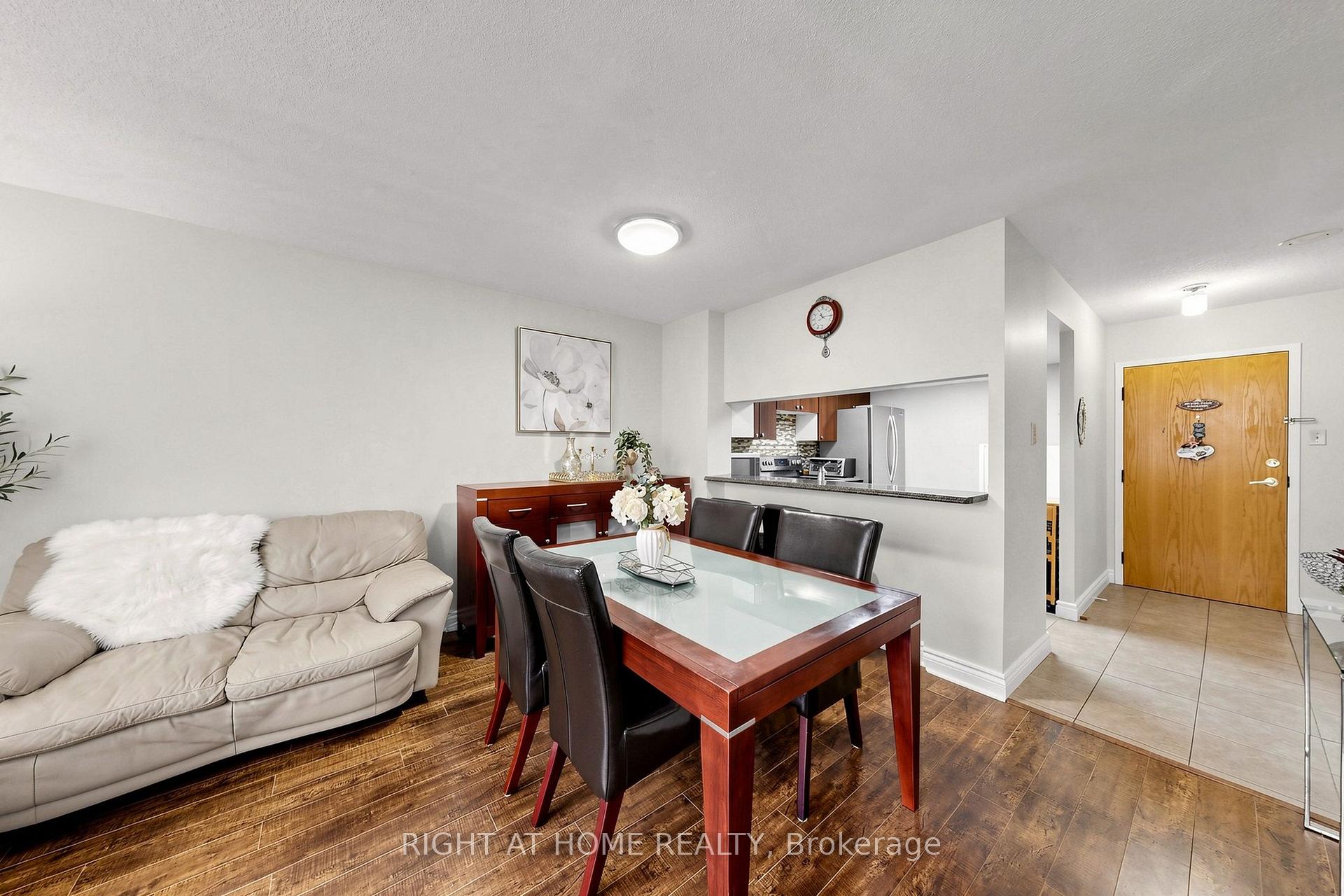 Photo 9 of Unit PH9, 300 Webb Drive, Mississauga, City Centre — HOMEH