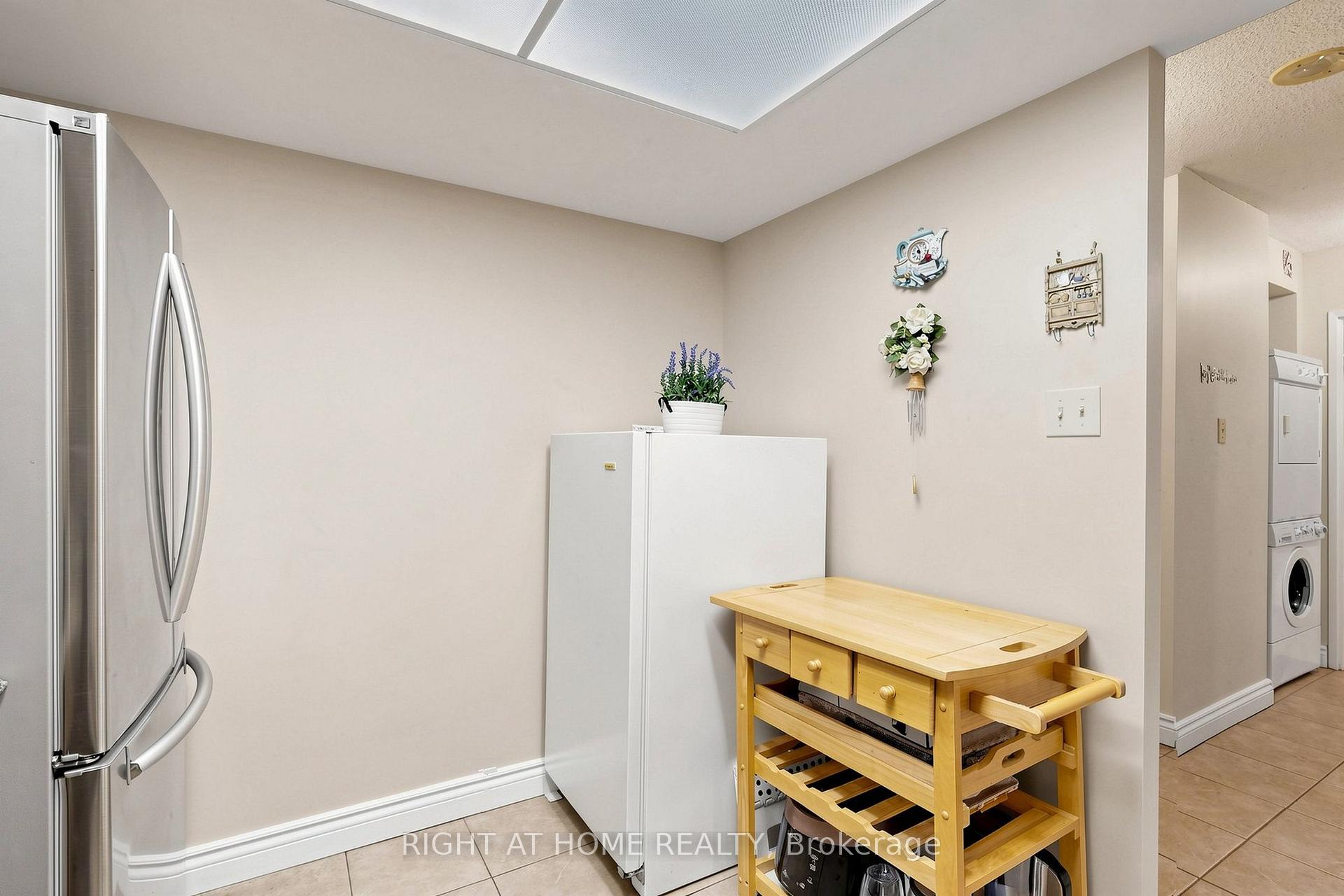 Photo 12 of Unit PH9, 300 Webb Drive, Mississauga, City Centre — HOMEH