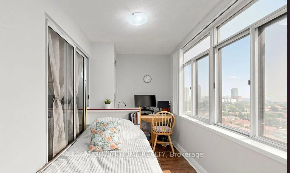 Photo 19 of Unit PH9, 300 Webb Drive, Mississauga, City Centre — HOMEH
