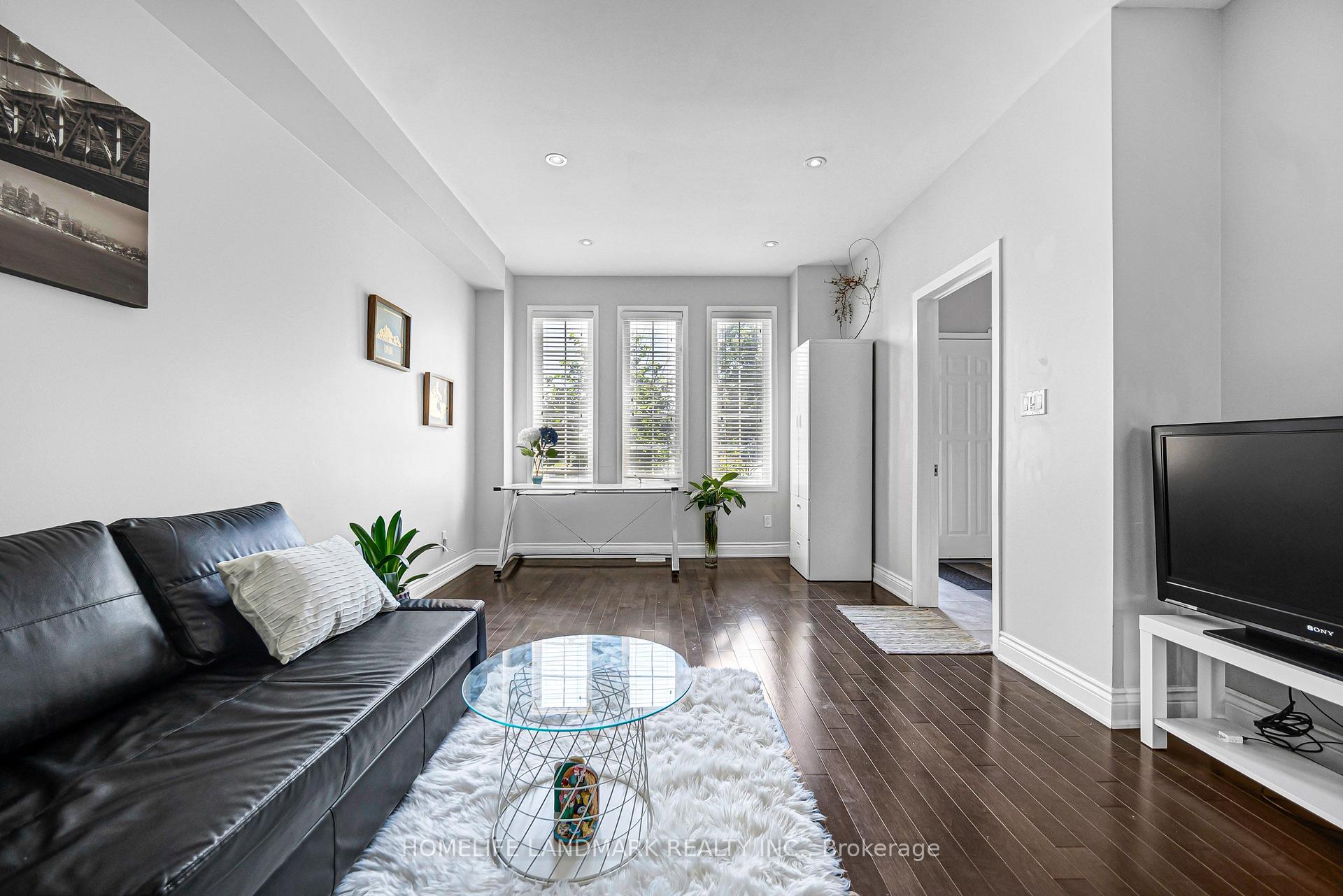 Photo 4 of 293 Murray Ross Parkway, North York, York University Heights — HOMEH