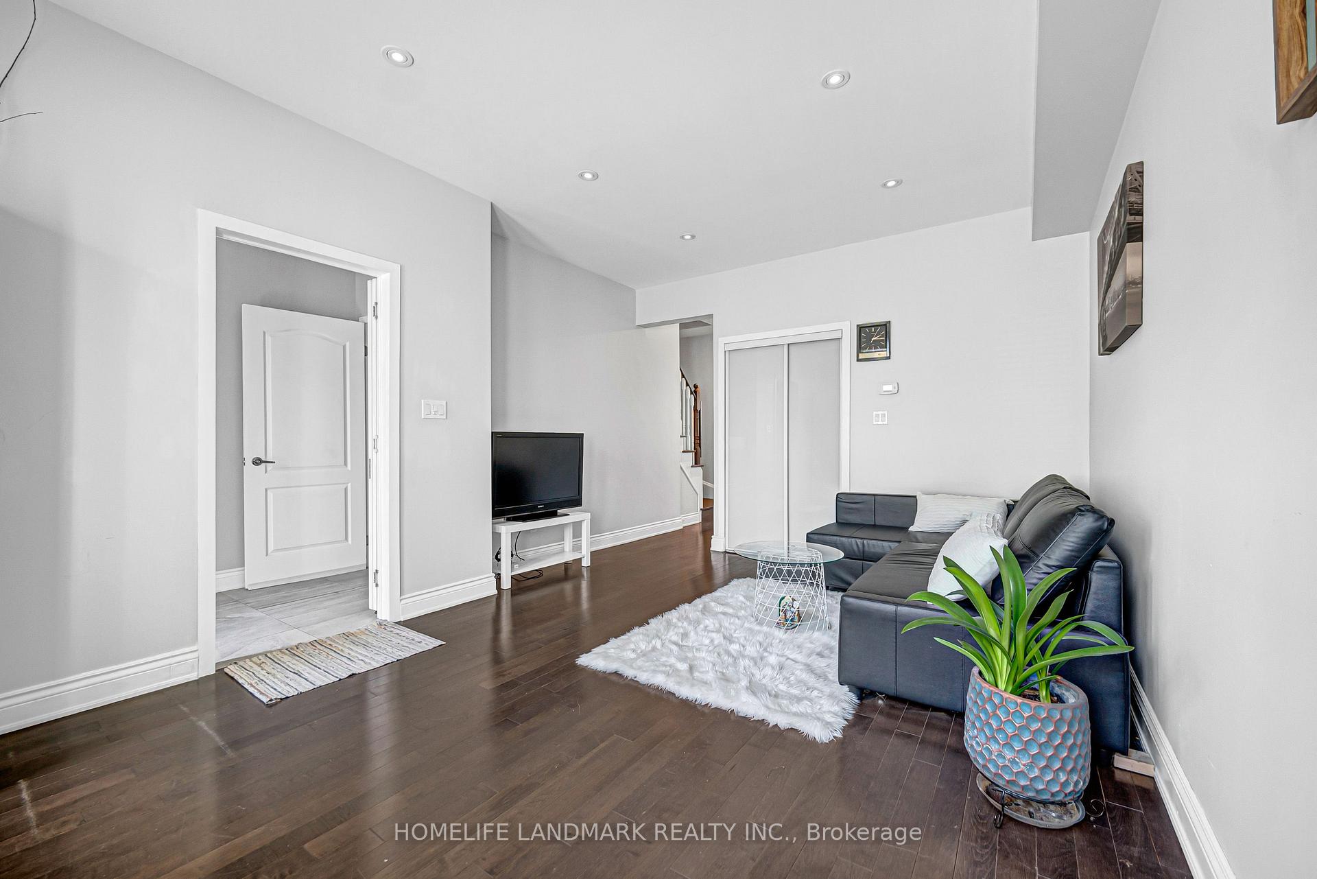 Photo 5 of 293 Murray Ross Parkway, North York, York University Heights — HOMEH
