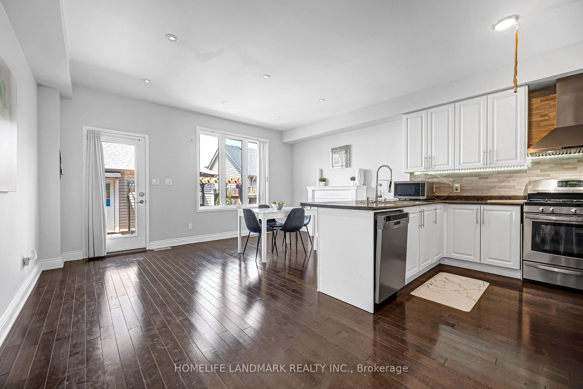 Photo 43 of 293 Murray Ross Parkway, North York, York University Heights — HOMEH