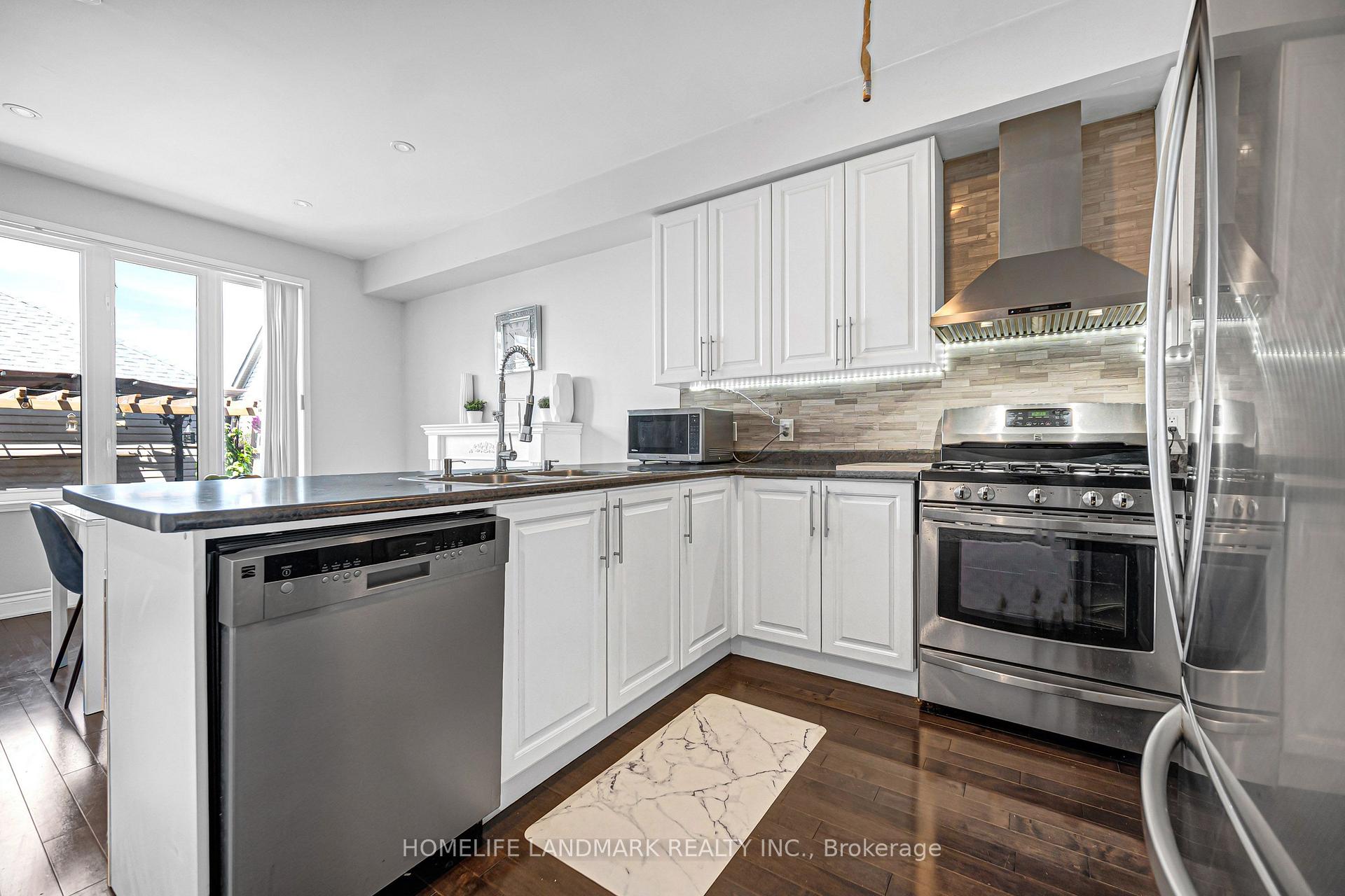 Photo 45 of 293 Murray Ross Parkway, North York, York University Heights — HOMEH