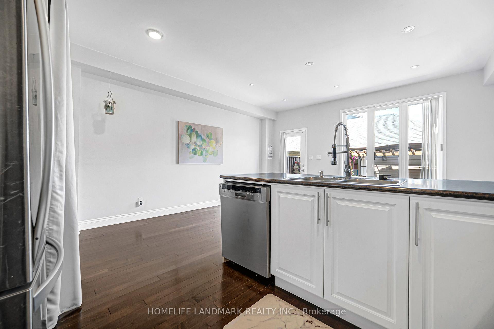 Photo 9 of 293 Murray Ross Parkway, North York, York University Heights — HOMEH