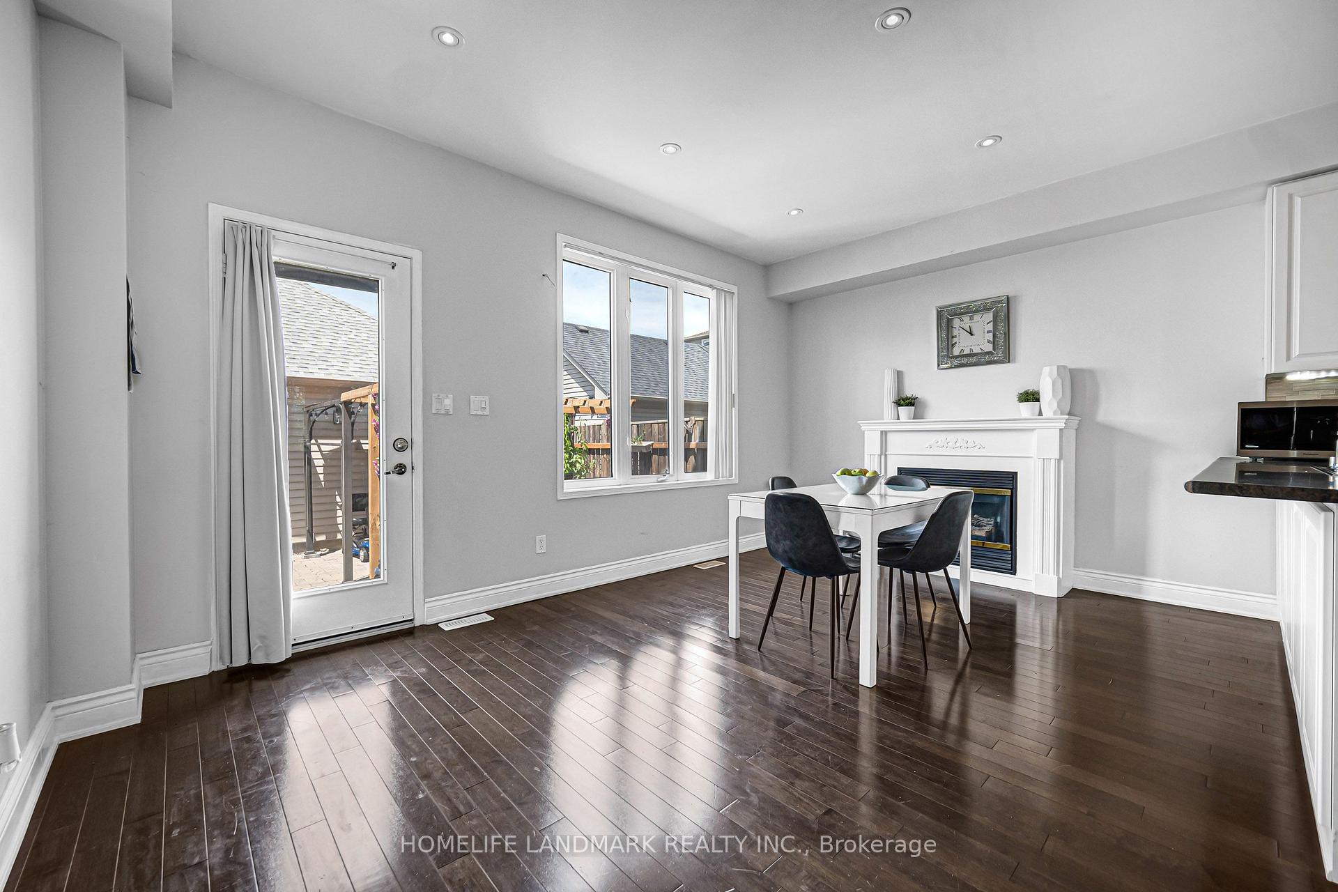 Photo 10 of 293 Murray Ross Parkway, North York, York University Heights — HOMEH