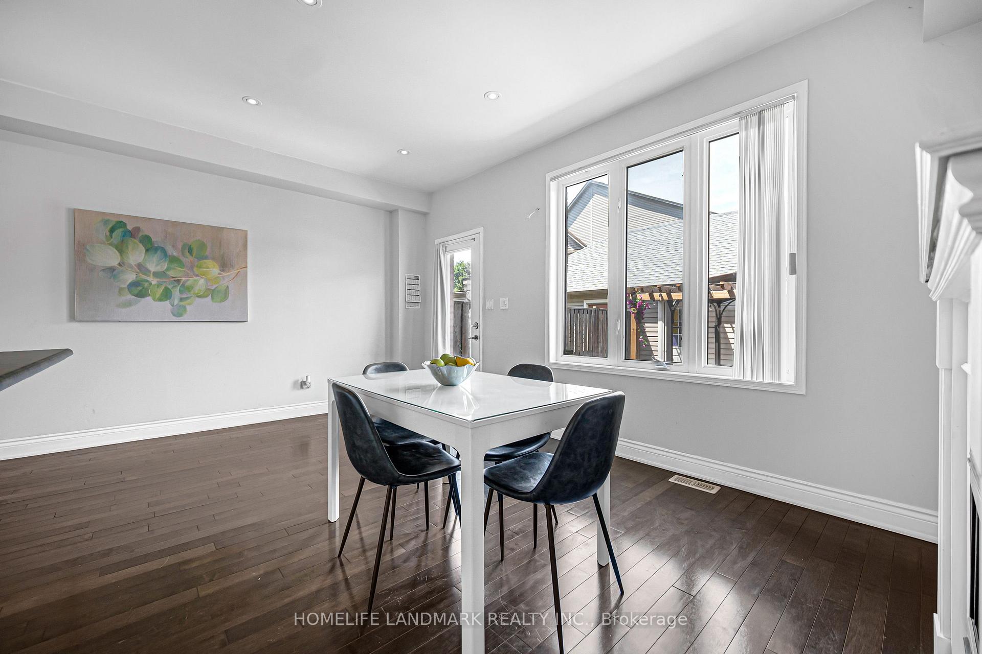 Photo 11 of 293 Murray Ross Parkway, North York, York University Heights — HOMEH