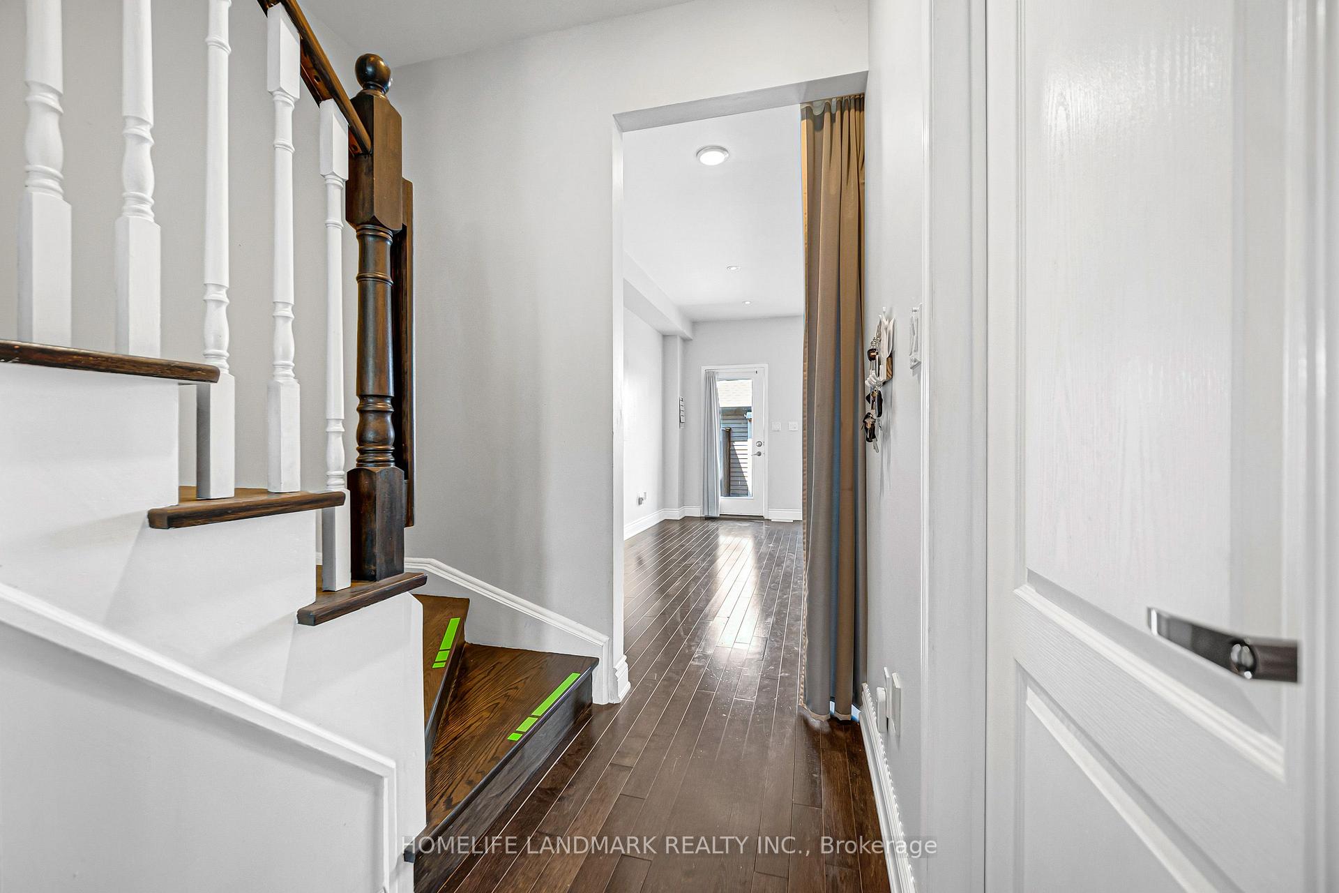 Photo 12 of 293 Murray Ross Parkway, North York, York University Heights — HOMEH