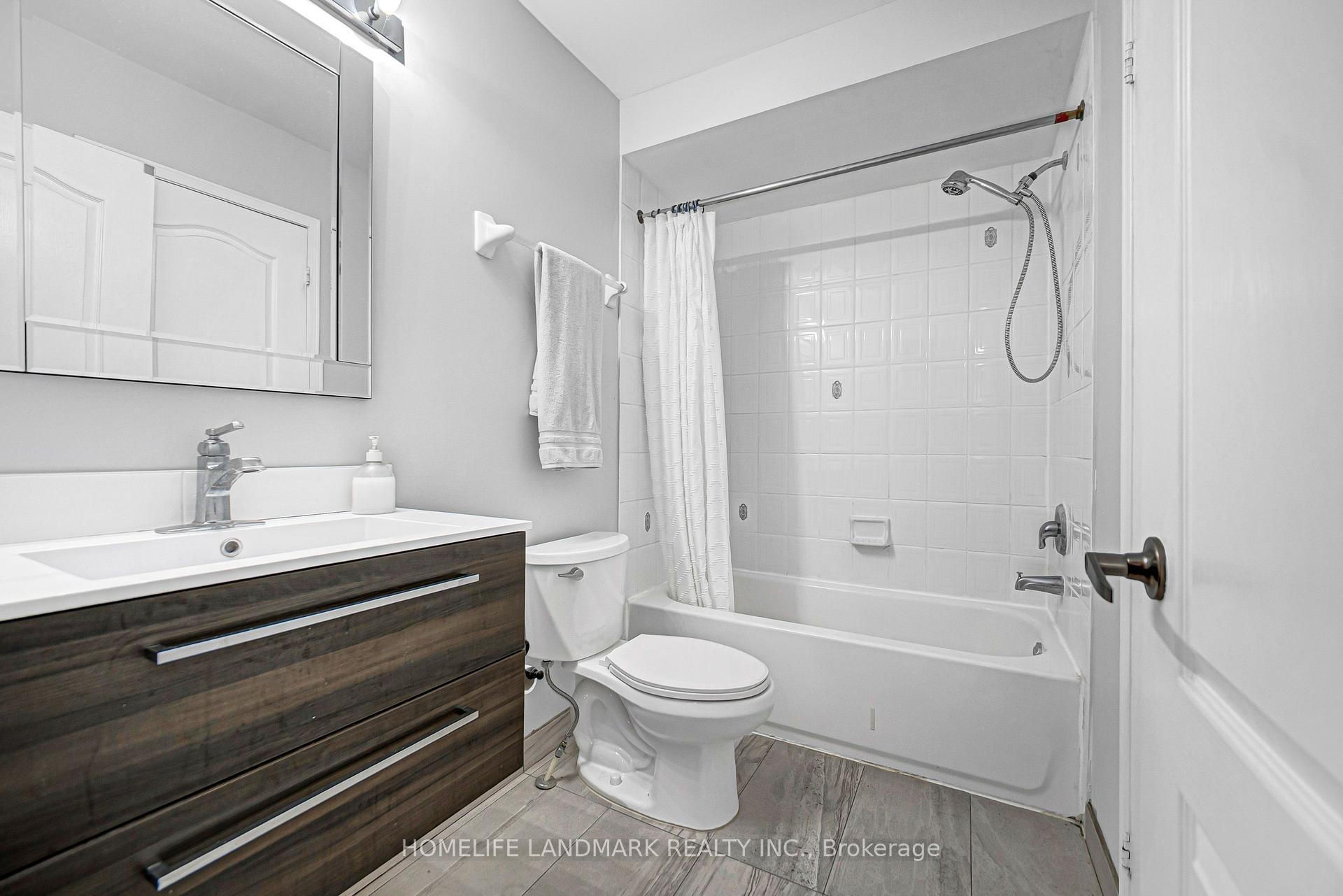 Photo 23 of 293 Murray Ross Parkway, North York, York University Heights — HOMEH