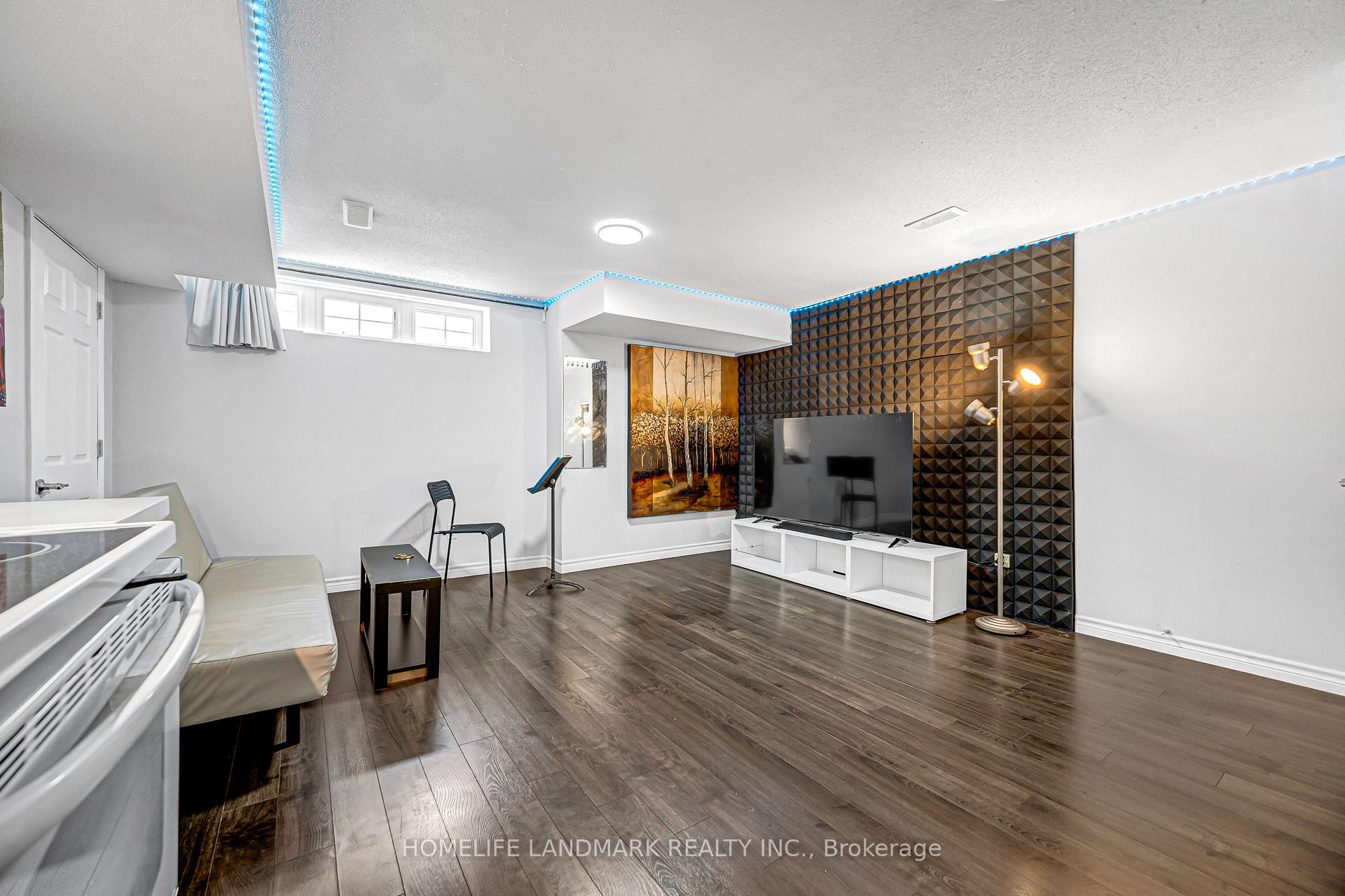 Photo 32 of 293 Murray Ross Parkway, North York, York University Heights — HOMEH