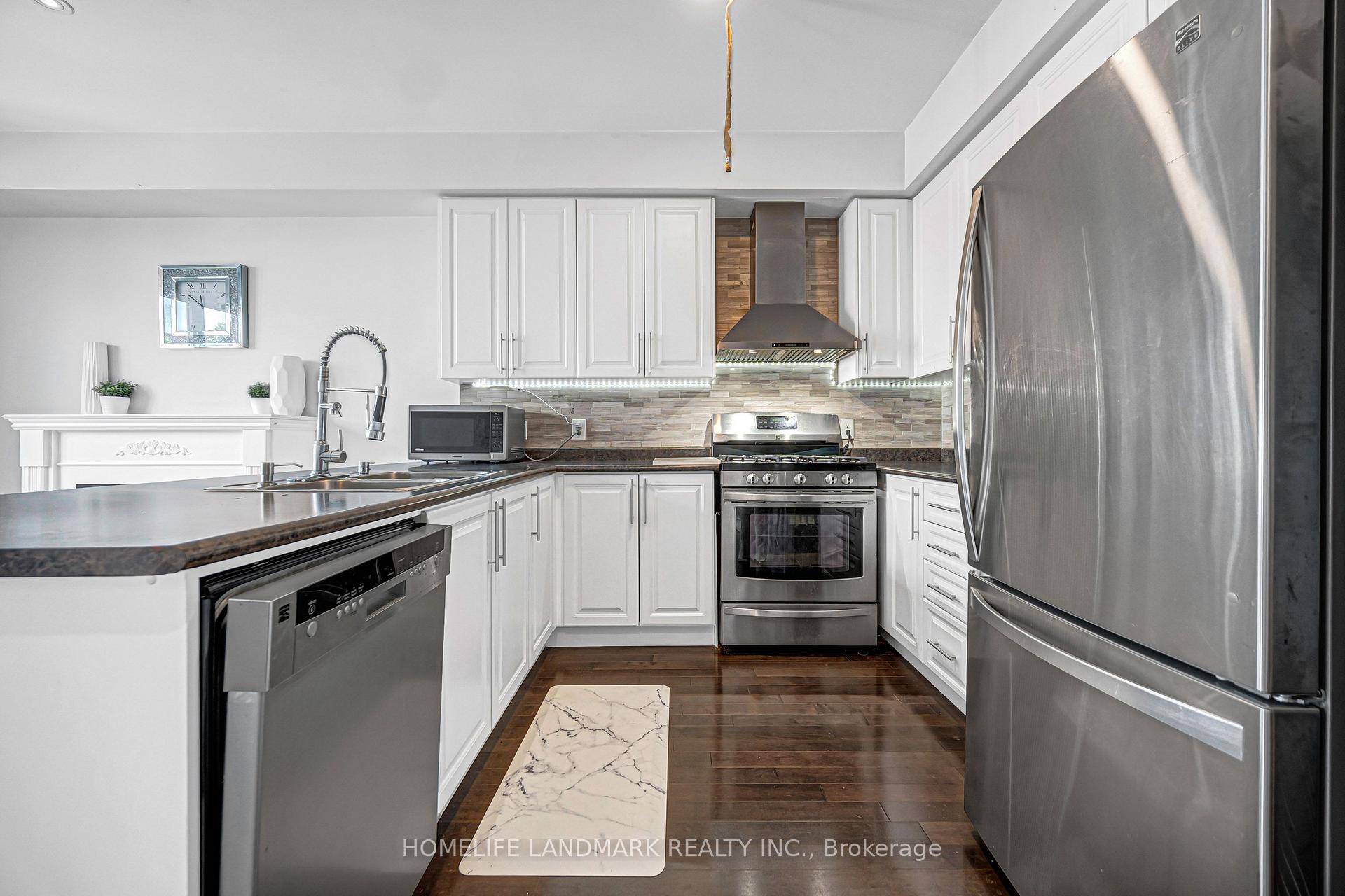 Photo 44 of 293 Murray Ross Parkway, North York, York University Heights — HOMEH