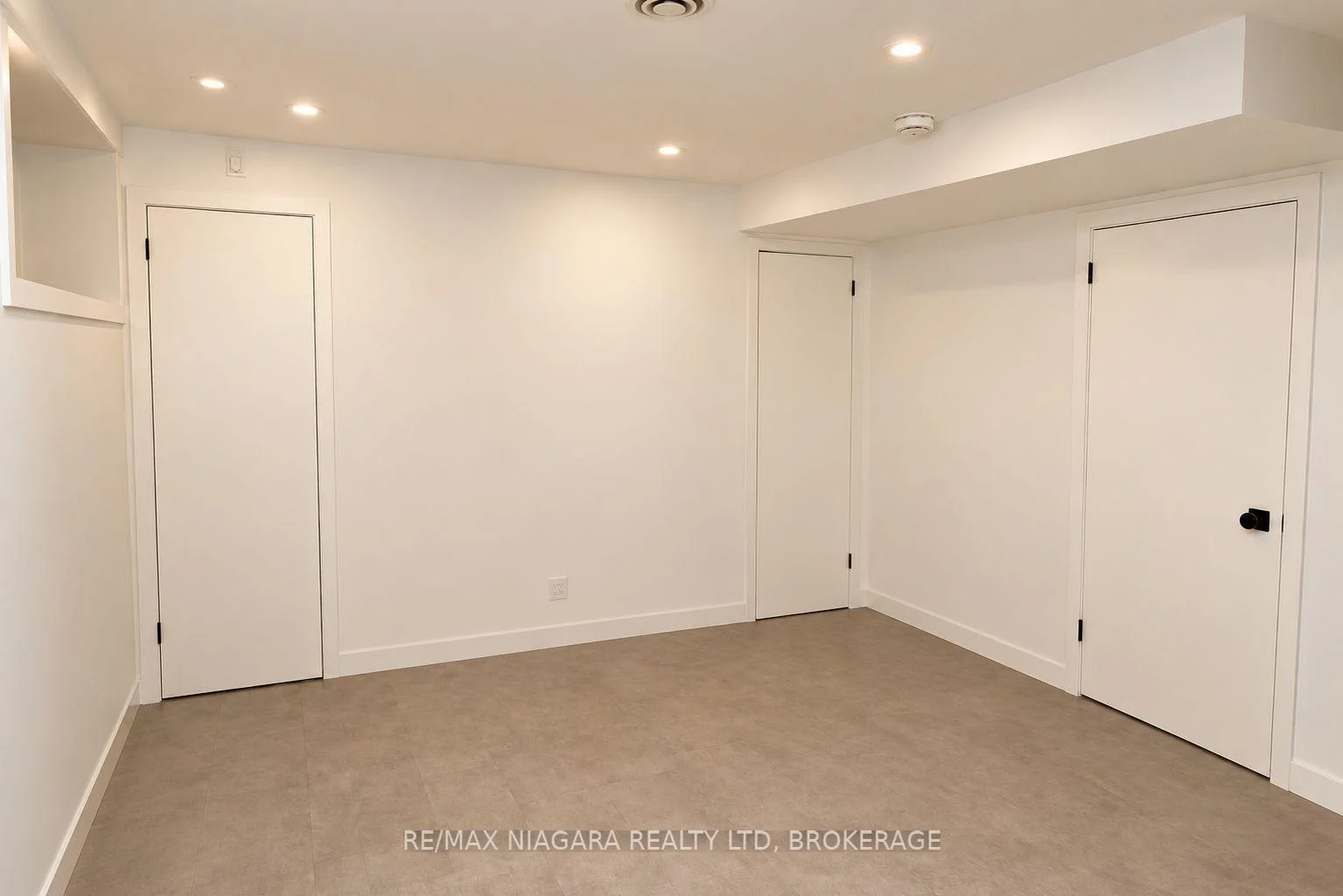 Photo 38 of 1 Timber Lane, St. Catharines, Lakeport — HOMEH