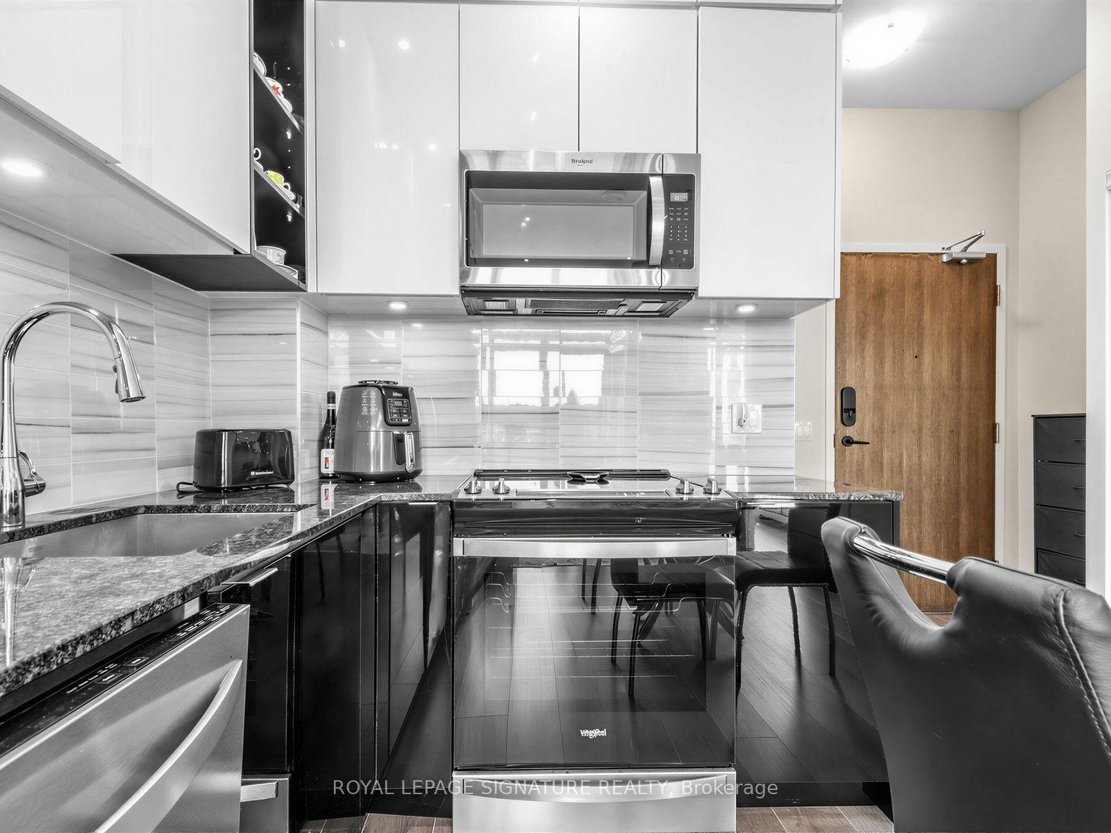 Photo 8 of Unit 1205, 100 Eagle Rock Way, Vaughan, Rural Vaughan — HOMEH