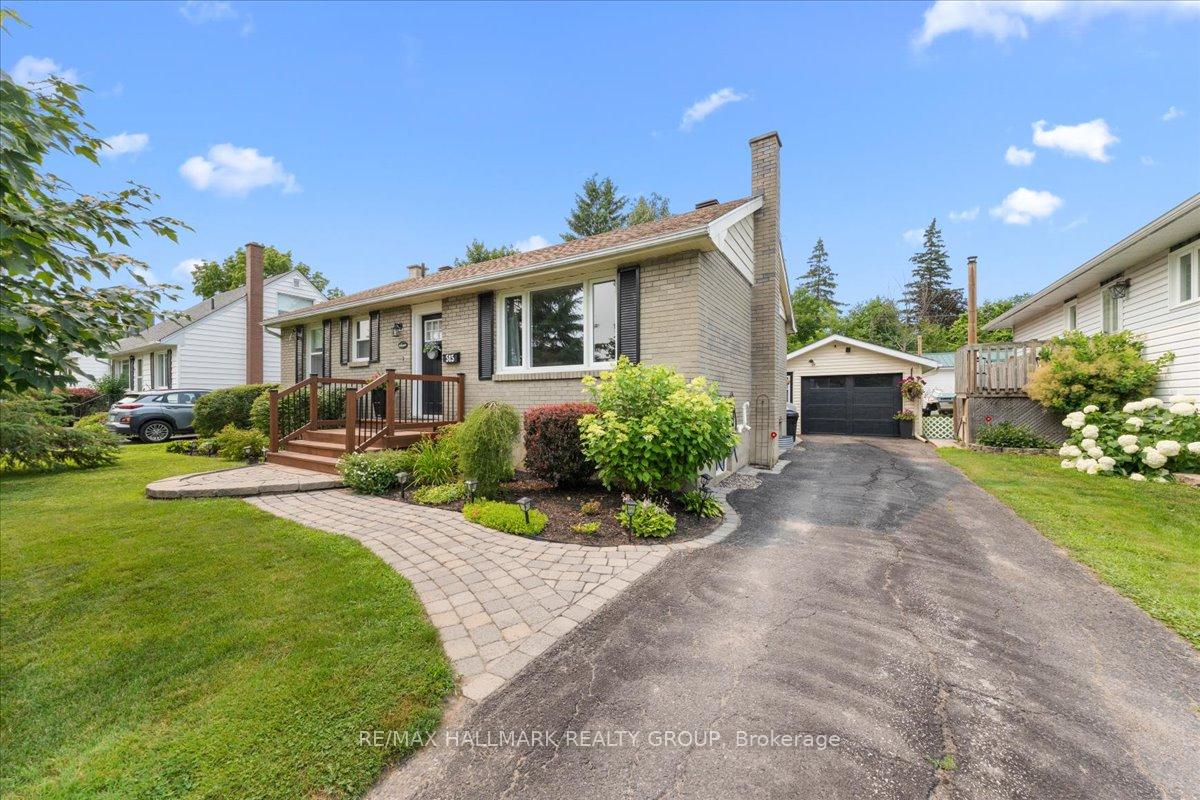 Front of 515 Clothier Street E
