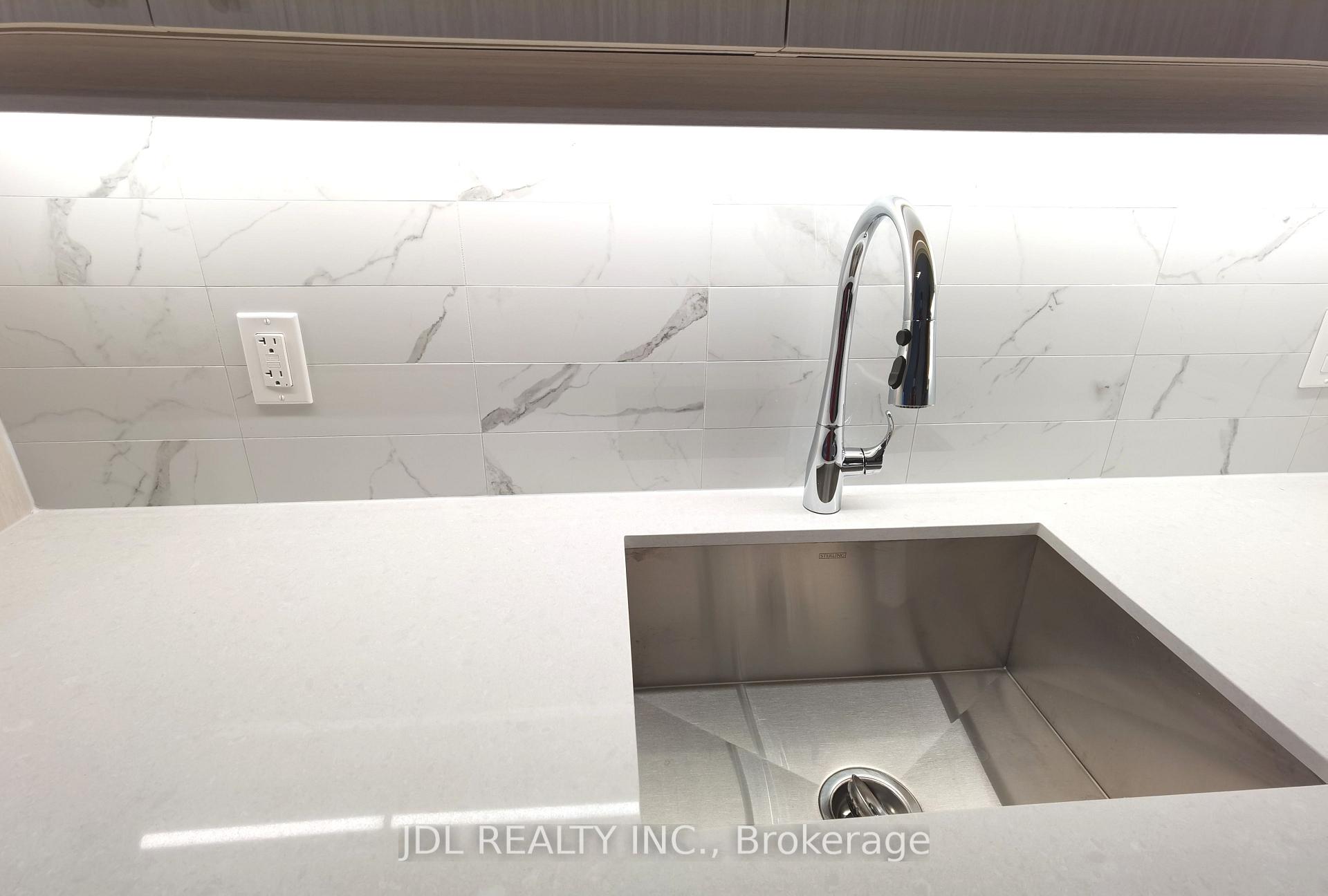 Photo 3 of Unit 806, 85 Oneida Crescent, Richmond Hill, Langstaff — HOMEH
