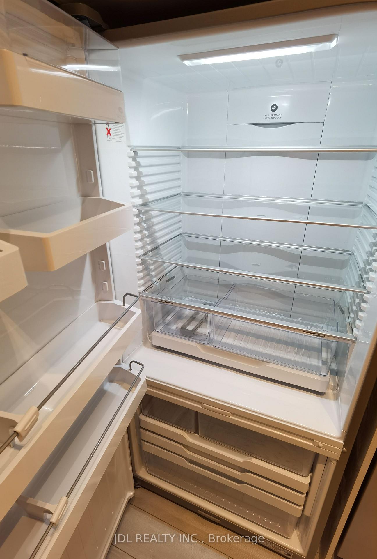 Photo 4 of Unit 806, 85 Oneida Crescent, Richmond Hill, Langstaff — HOMEH
