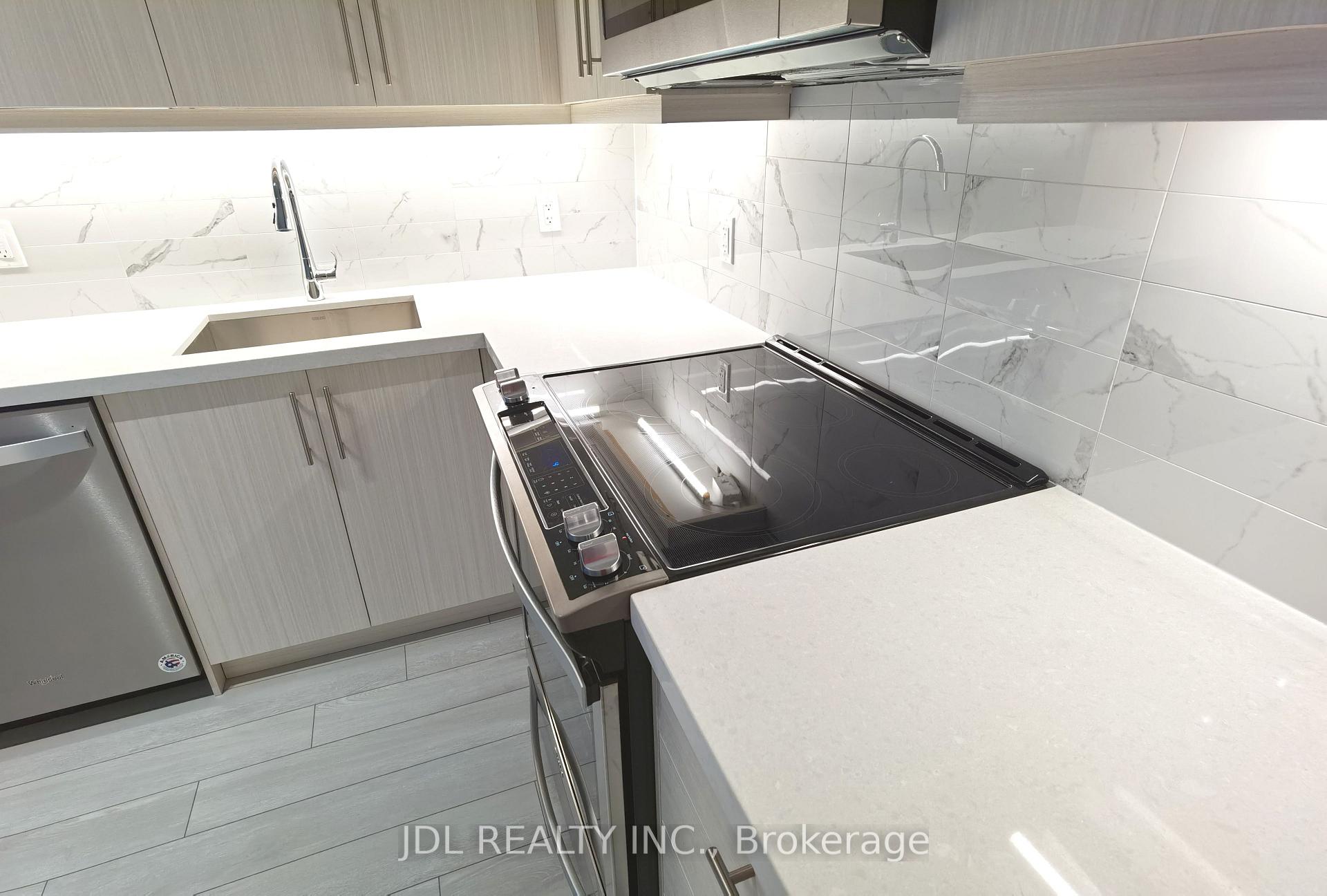 Photo 5 of Unit 806, 85 Oneida Crescent, Richmond Hill, Langstaff — HOMEH
