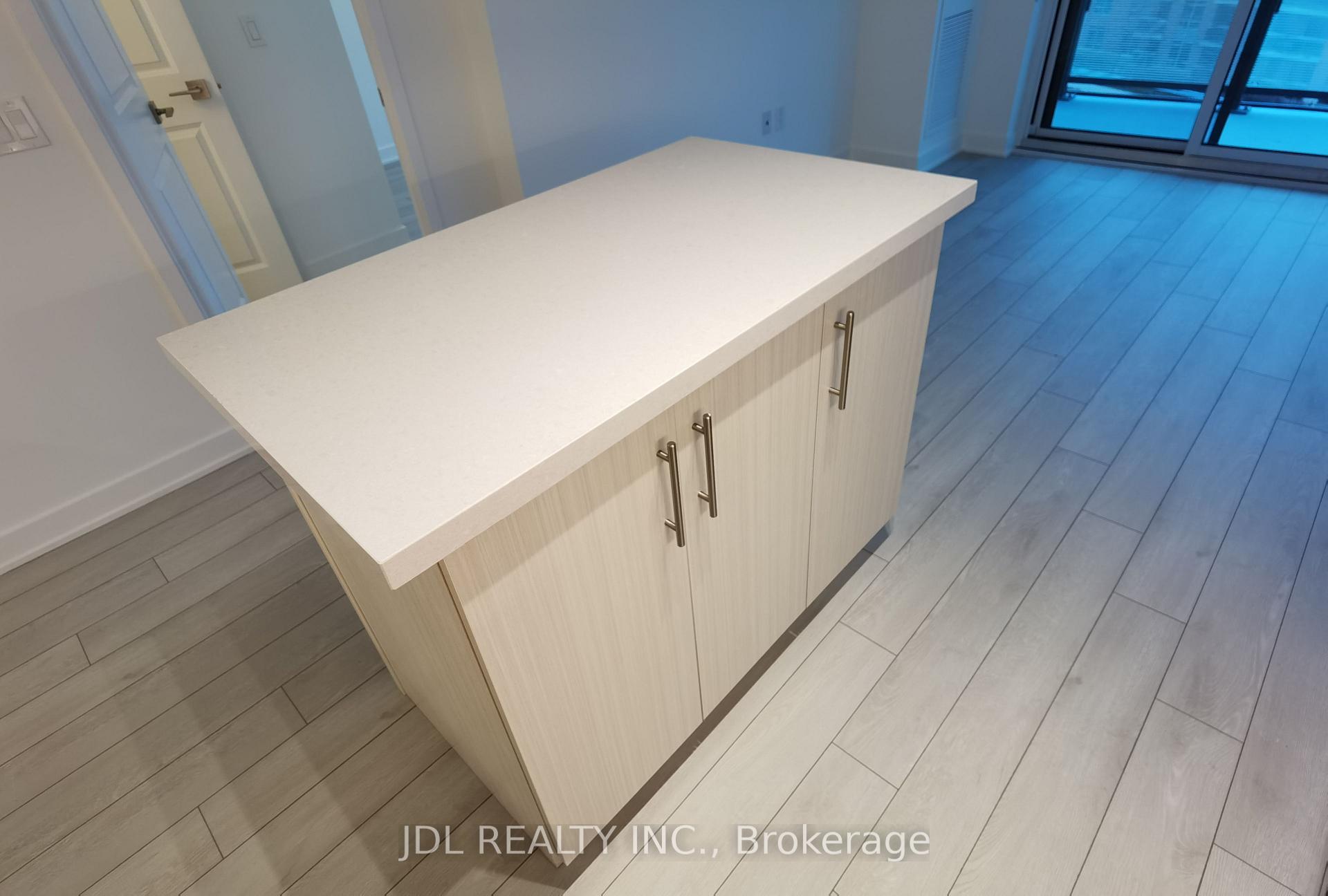 Photo 6 of Unit 806, 85 Oneida Crescent, Richmond Hill, Langstaff — HOMEH