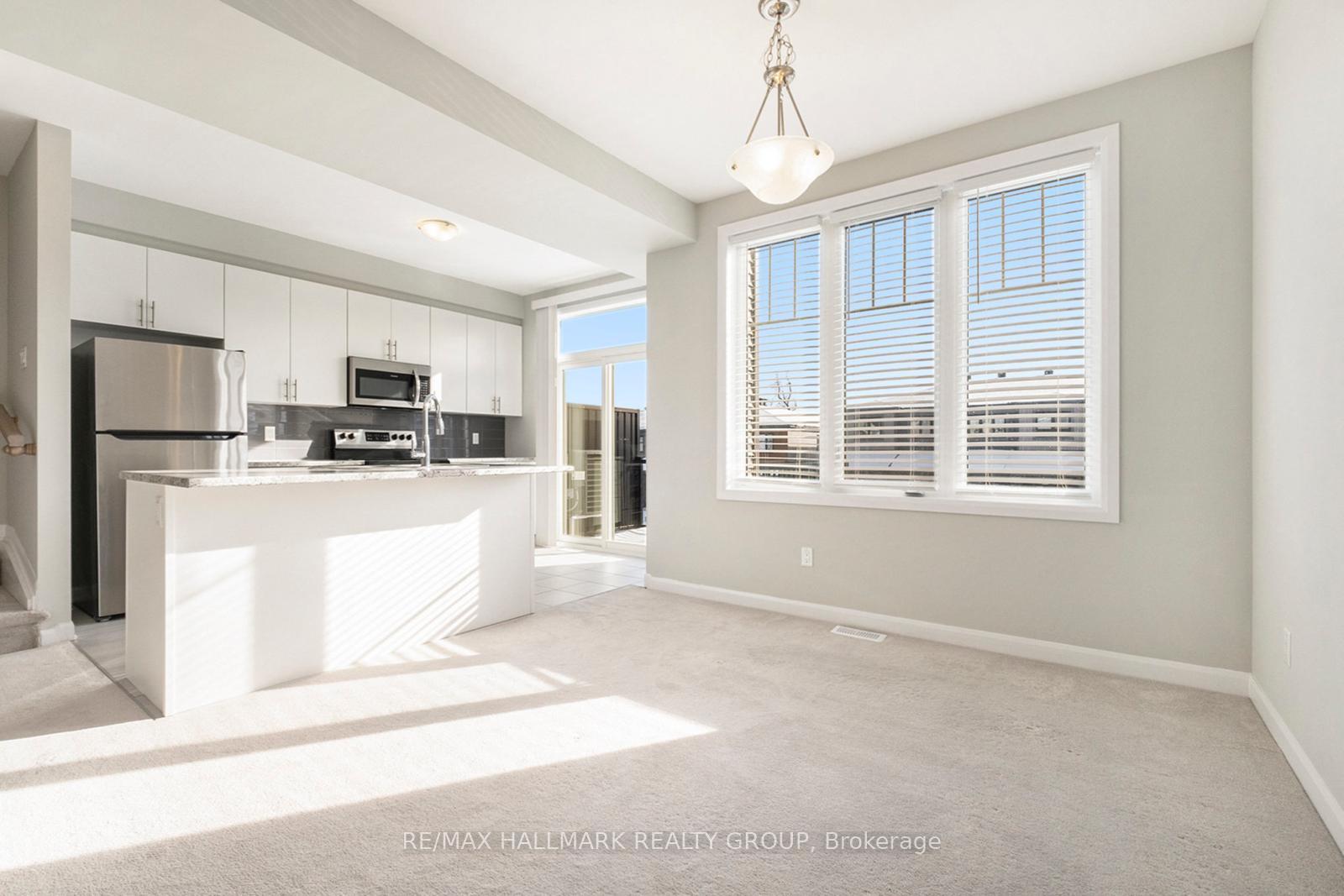 Photo 5 of 48 Teelin Circle, Ottawa, Barrhaven - Half Moon Bay — HOMEH