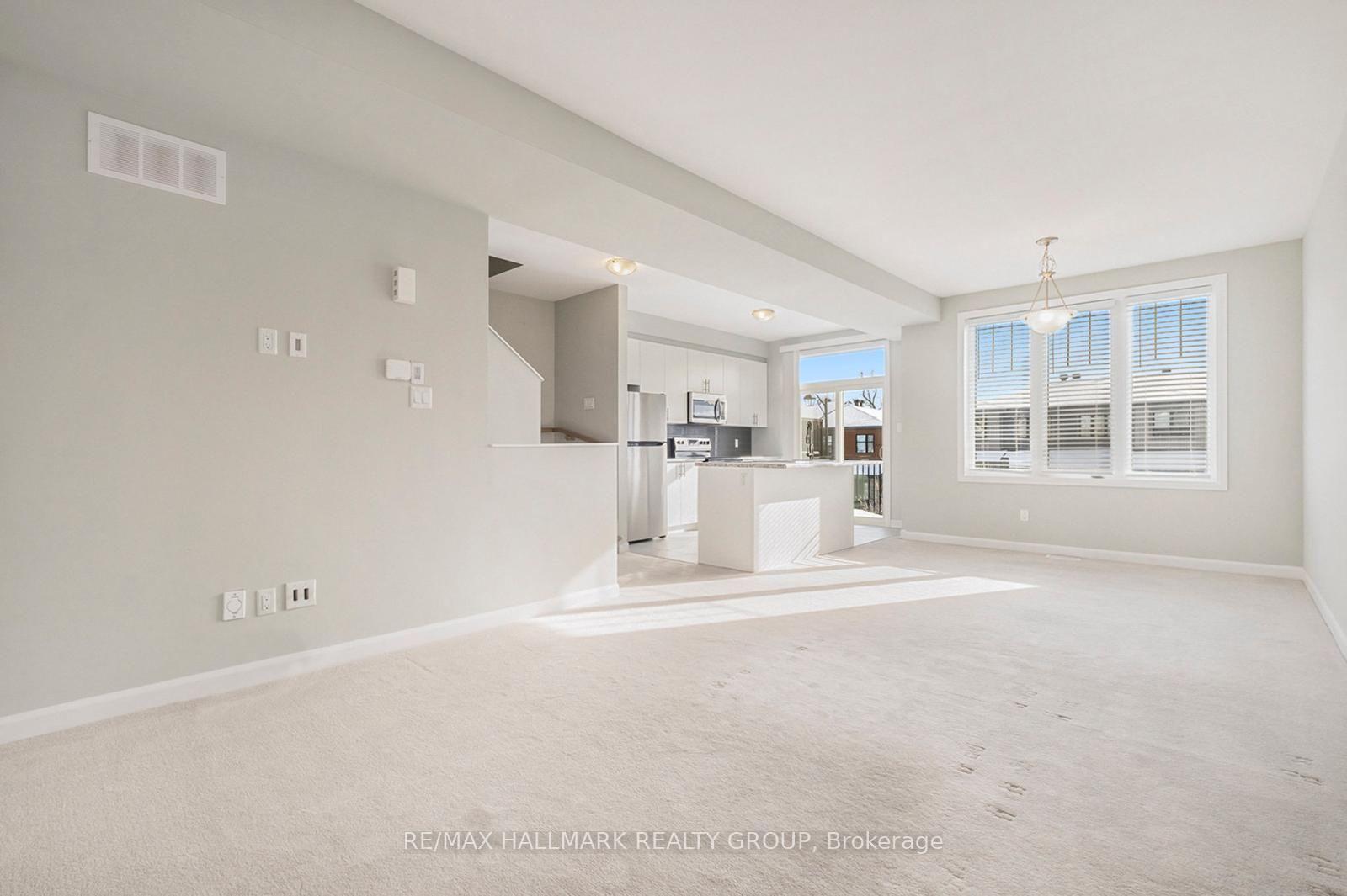 Photo 7 of 48 Teelin Circle, Ottawa, Barrhaven - Half Moon Bay — HOMEH