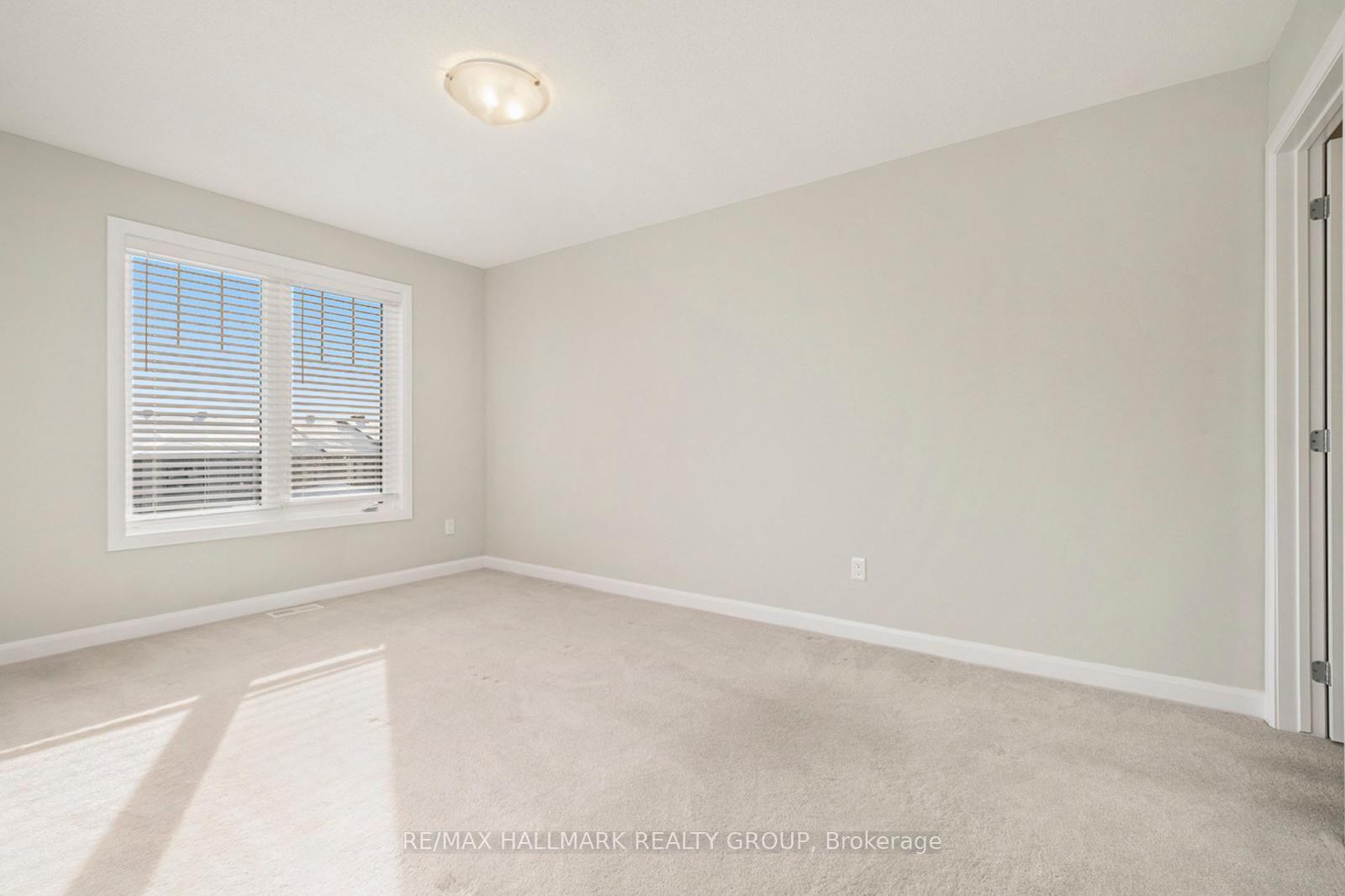 Photo 10 of 48 Teelin Circle, Ottawa, Barrhaven - Half Moon Bay — HOMEH