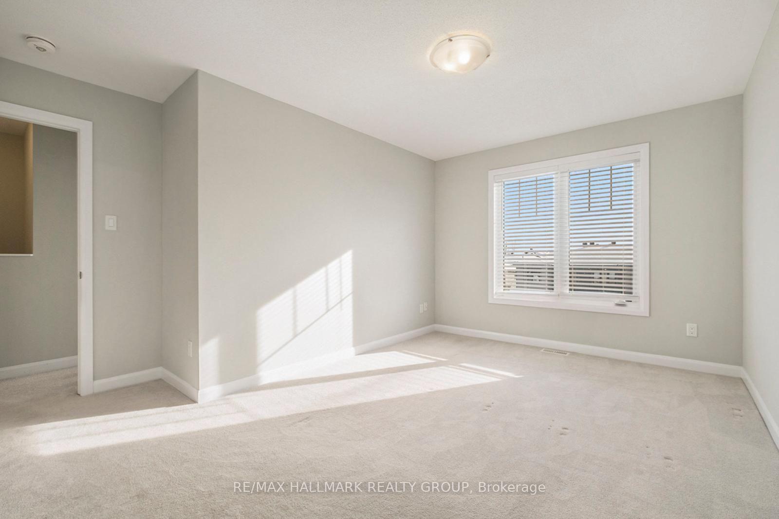 Photo 11 of 48 Teelin Circle, Ottawa, Barrhaven - Half Moon Bay — HOMEH
