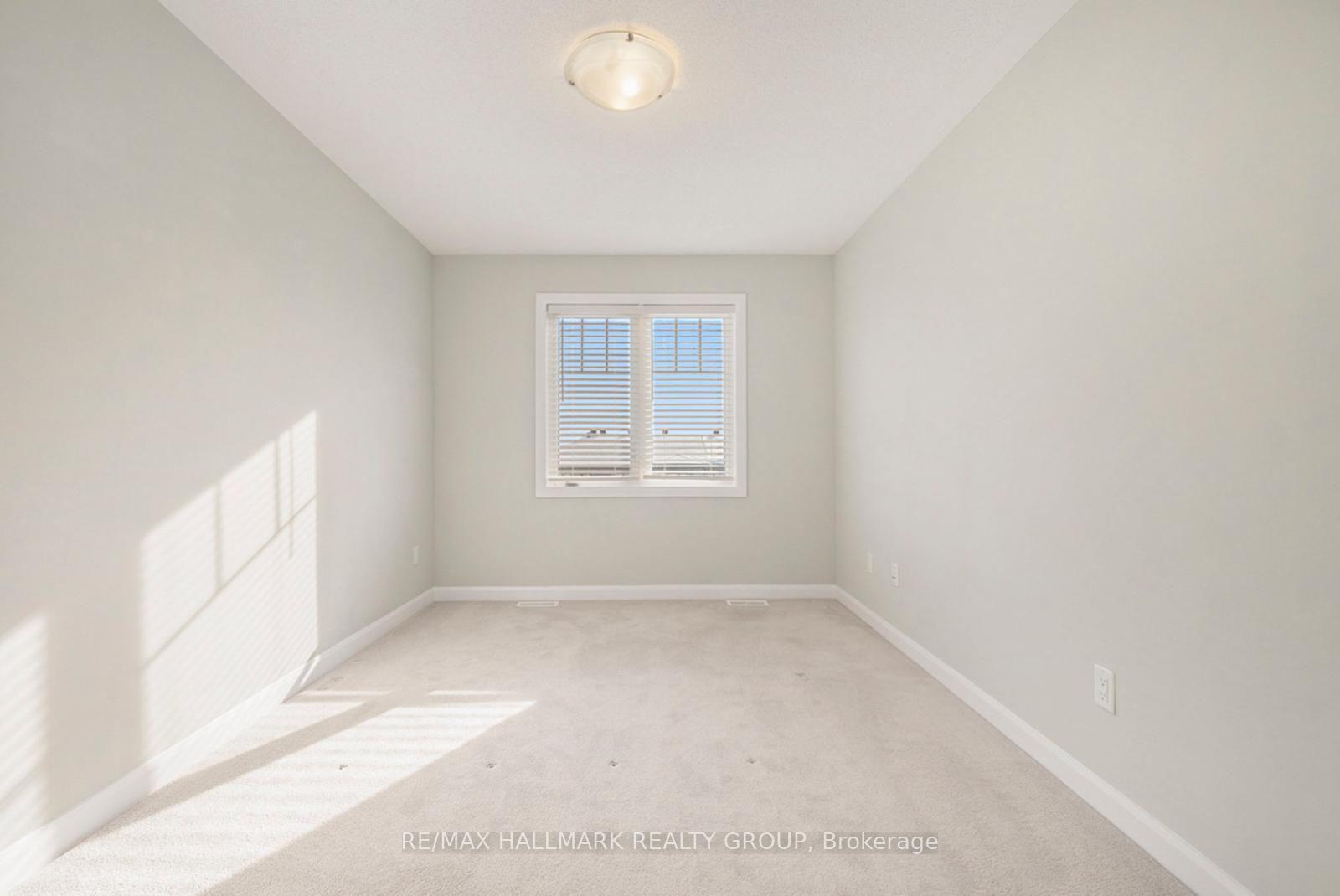 Photo 13 of 48 Teelin Circle, Ottawa, Barrhaven - Half Moon Bay — HOMEH
