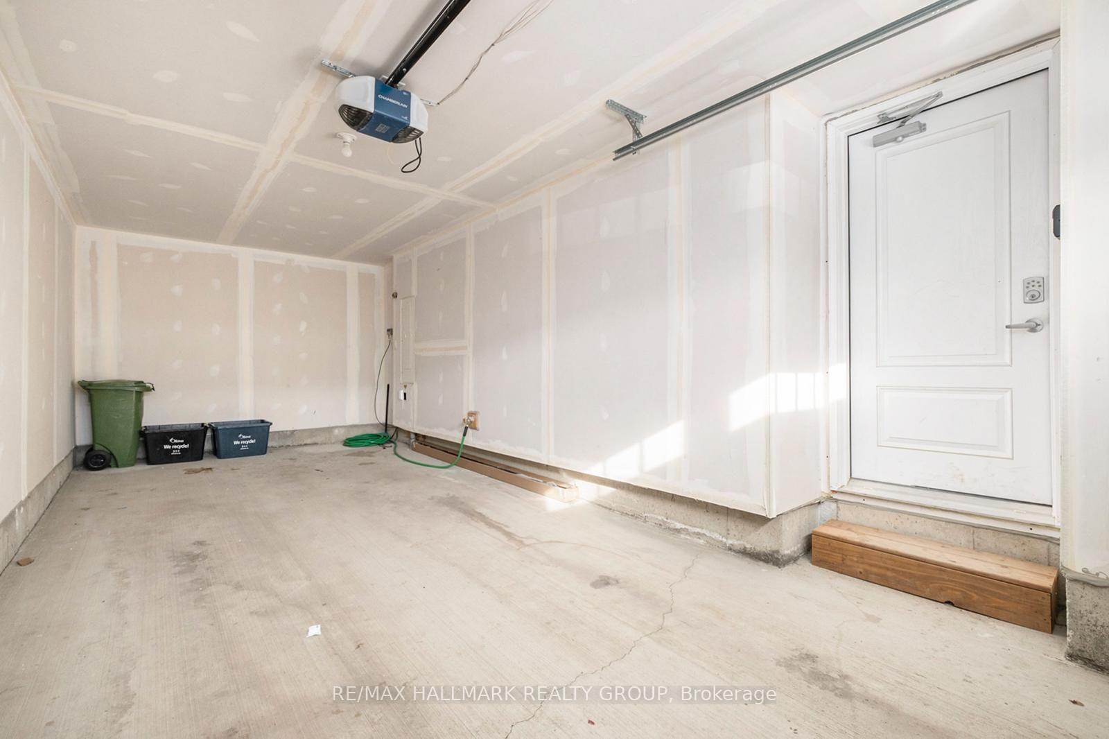 Photo 15 of 48 Teelin Circle, Ottawa, Barrhaven - Half Moon Bay — HOMEH