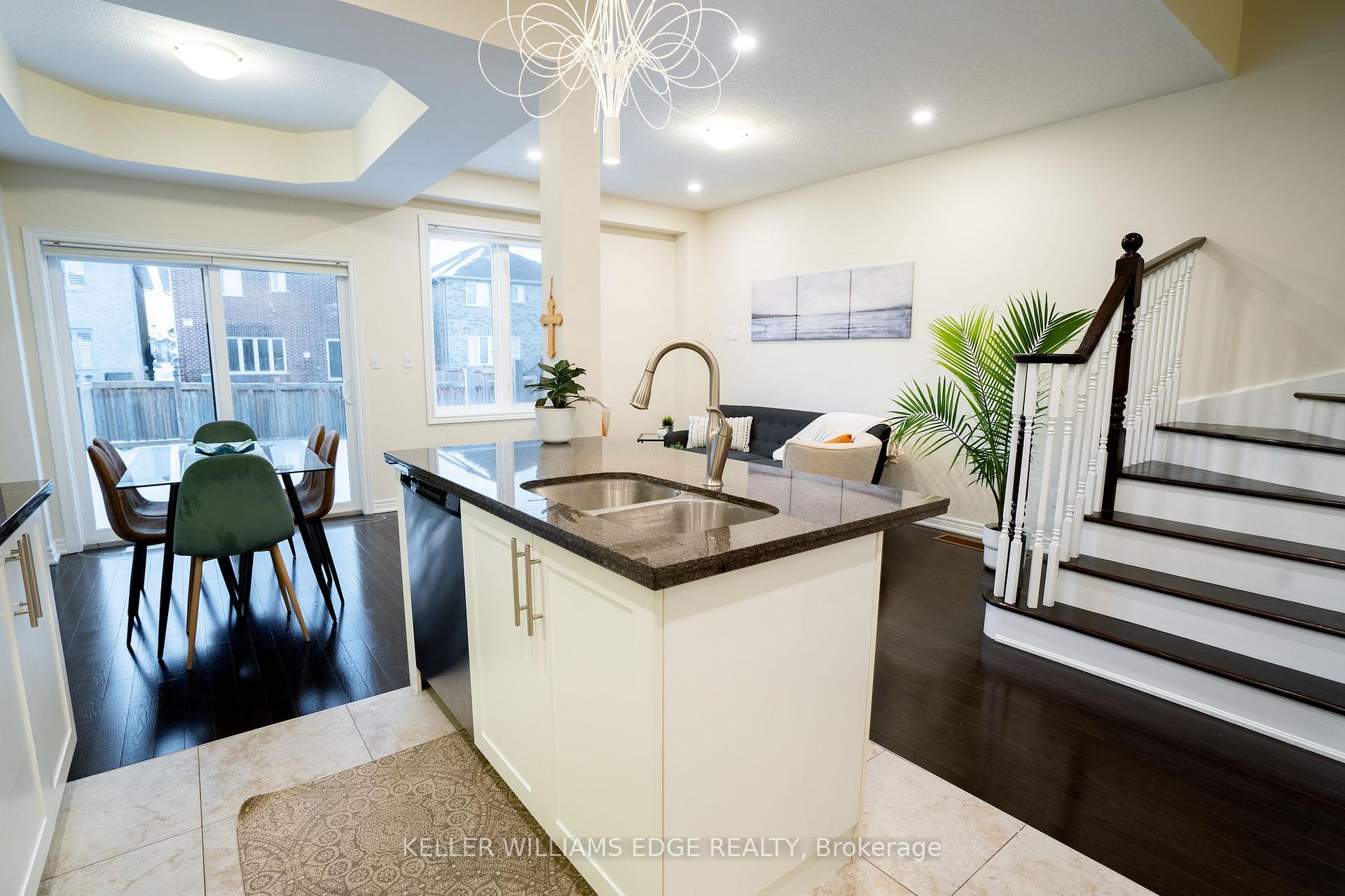 Photo 11 of 44 Medici Lane, Hamilton, Carpenter — HOMEH