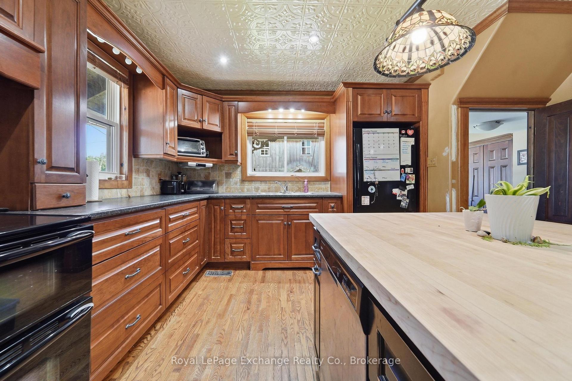 Photo 2 of 28 Wickham Street, Kincardine — HOMEH