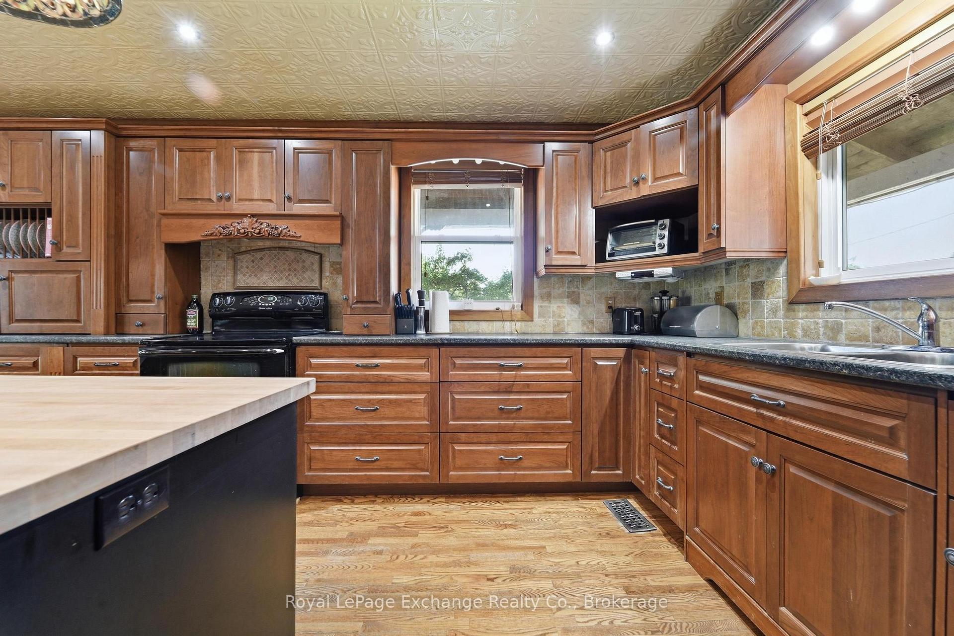 Photo 6 of 28 Wickham Street, Kincardine — HOMEH