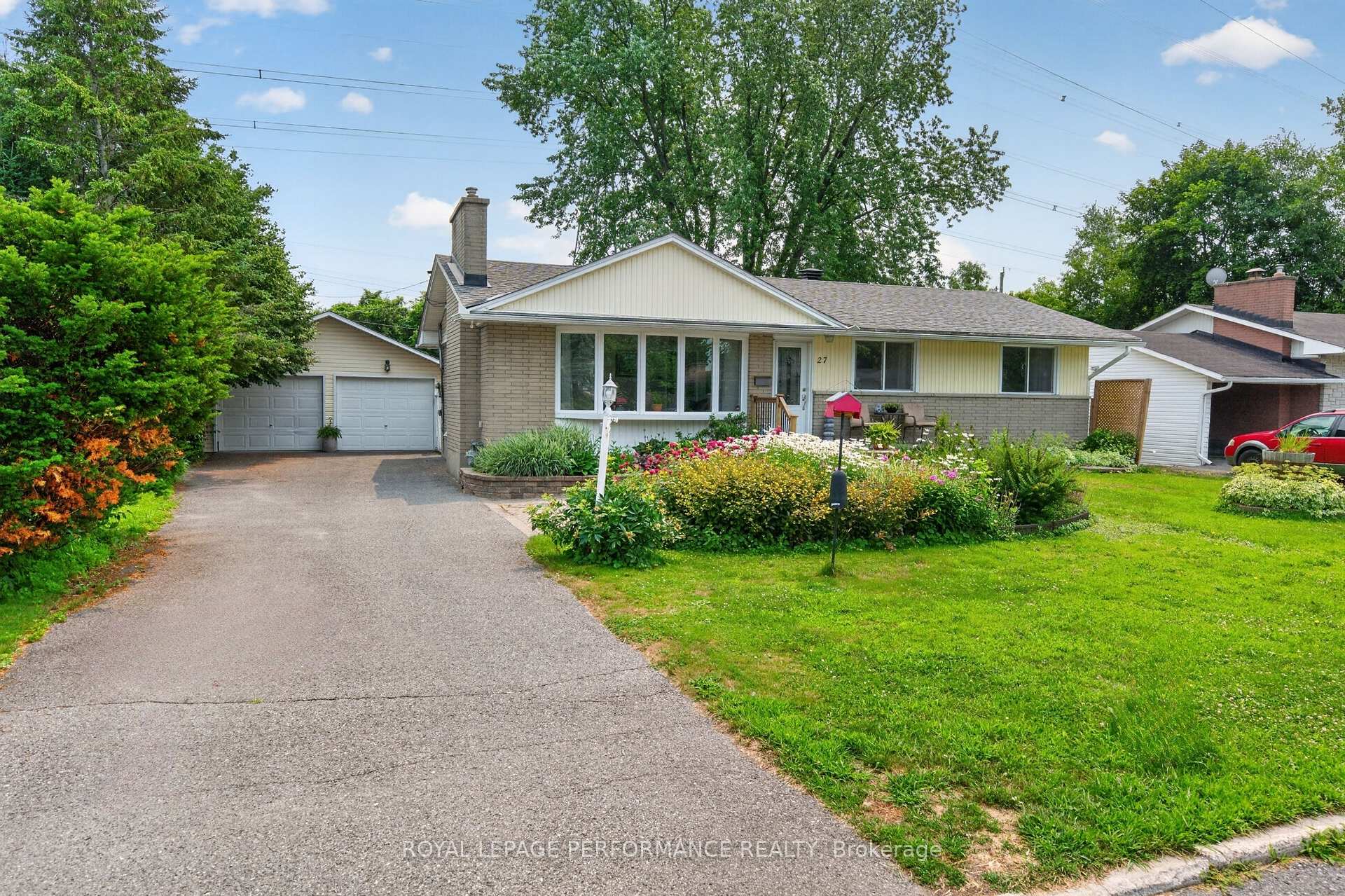 Photo 2 of 27 Ilkley Crescent, Ottawa, Manordale — HOMEH