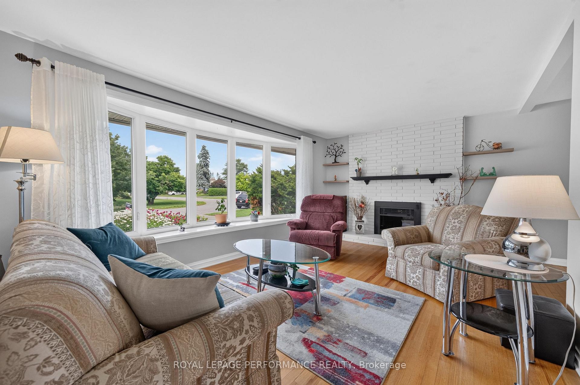 Photo 6 of 27 Ilkley Crescent, Ottawa, Manordale — HOMEH