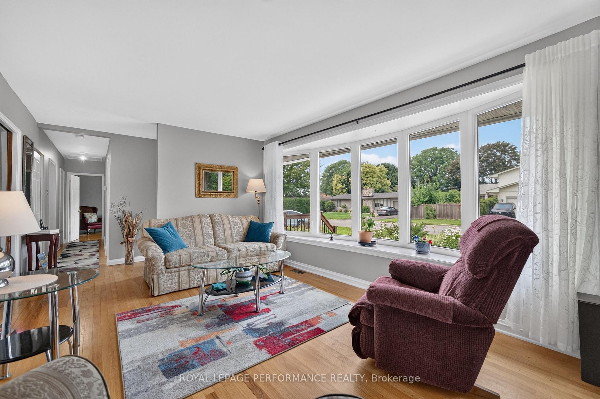 Photo 5 of 27 Ilkley Crescent, Ottawa, Manordale — HOMEH