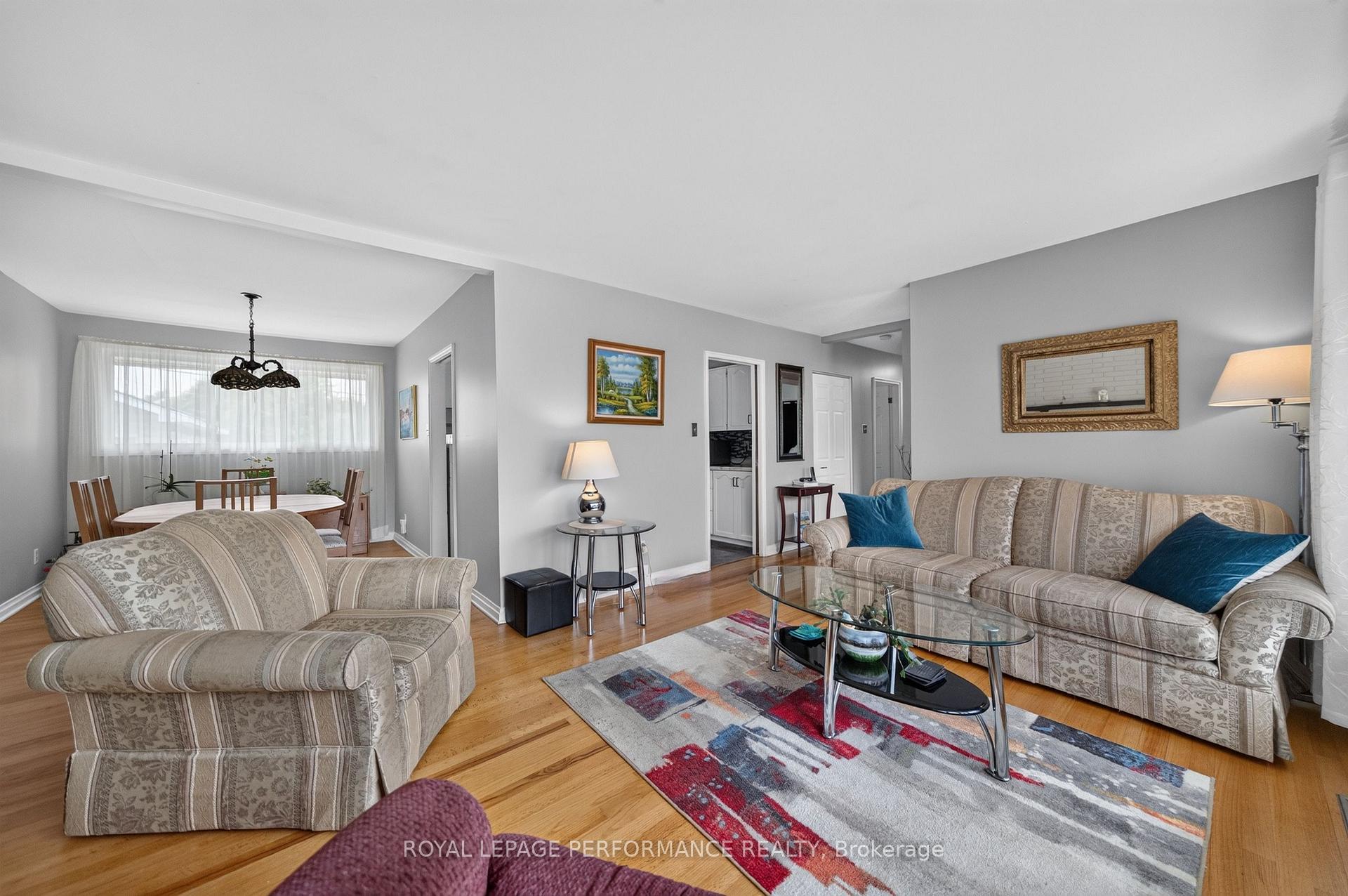 Photo 9 of 27 Ilkley Crescent, Ottawa, Manordale — HOMEH