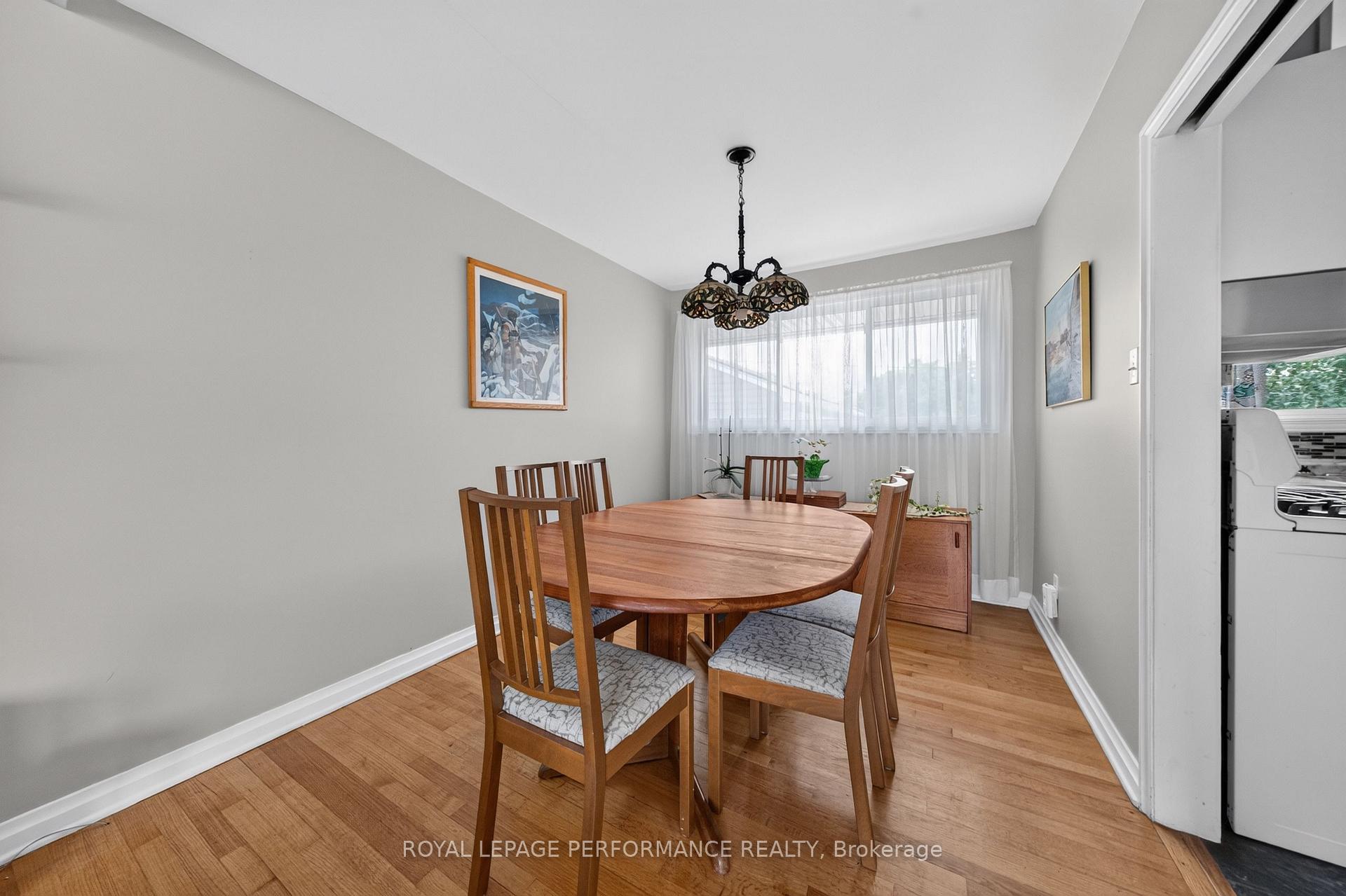 Photo 10 of 27 Ilkley Crescent, Ottawa, Manordale — HOMEH