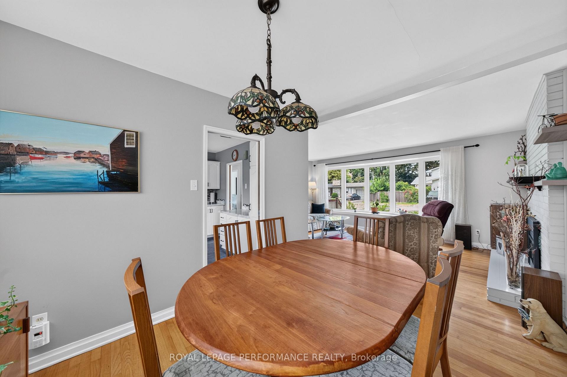 Photo 11 of 27 Ilkley Crescent, Ottawa, Manordale — HOMEH