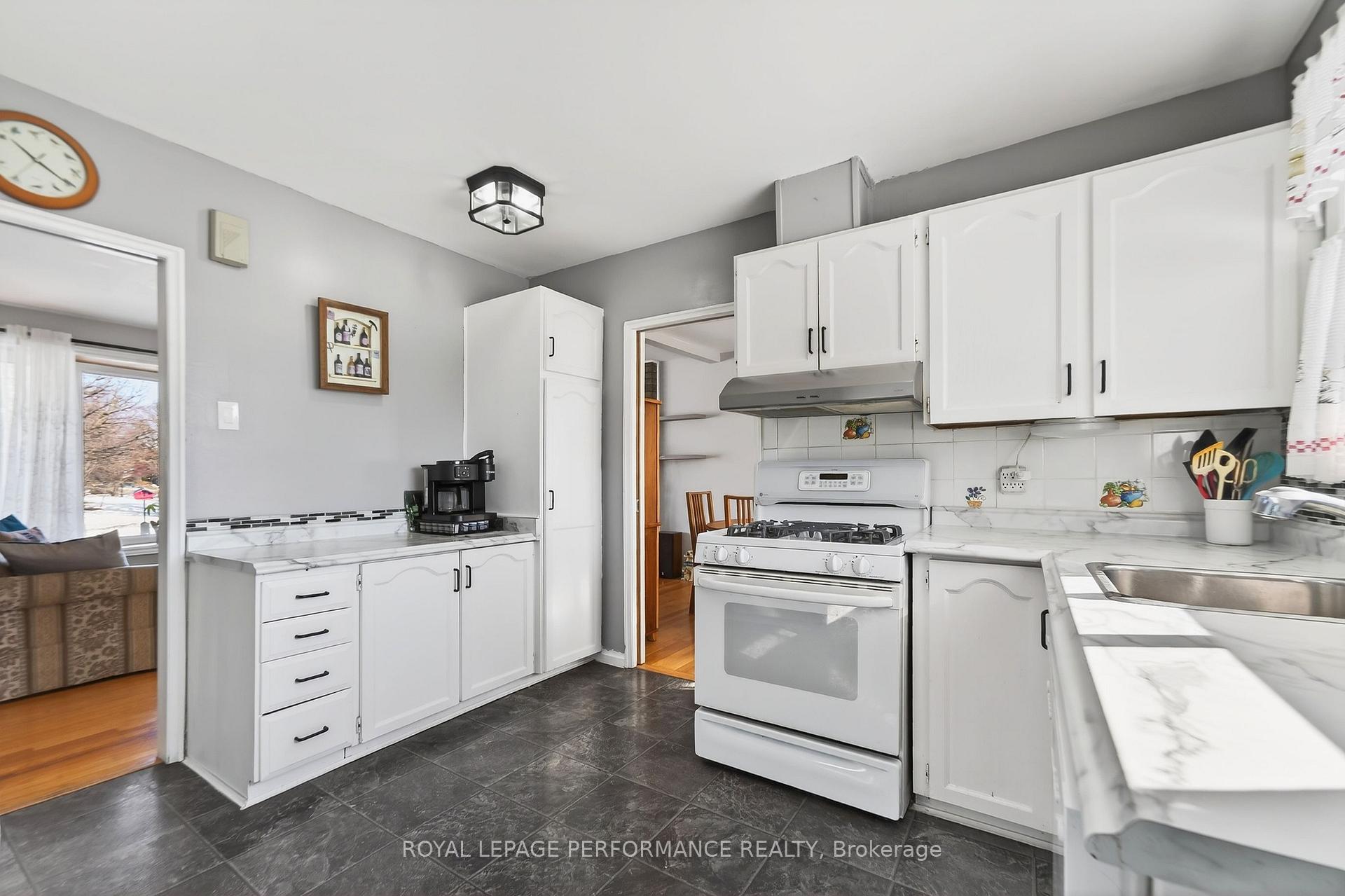 Photo 12 of 27 Ilkley Crescent, Ottawa, Manordale — HOMEH