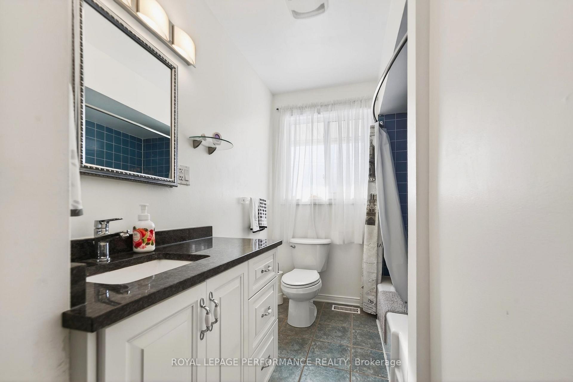 Photo 18 of 27 Ilkley Crescent, Ottawa, Manordale — HOMEH