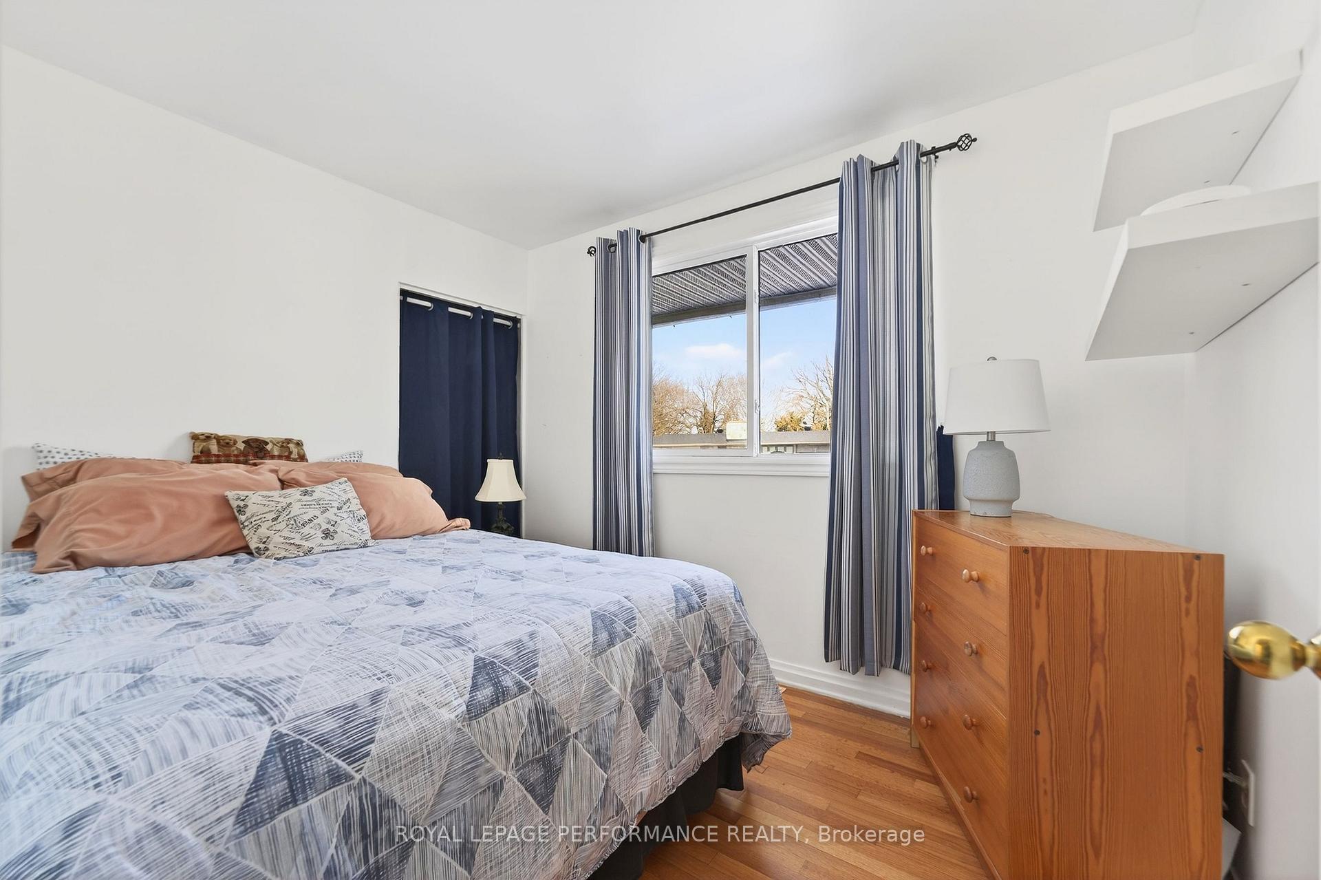 Photo 19 of 27 Ilkley Crescent, Ottawa, Manordale — HOMEH