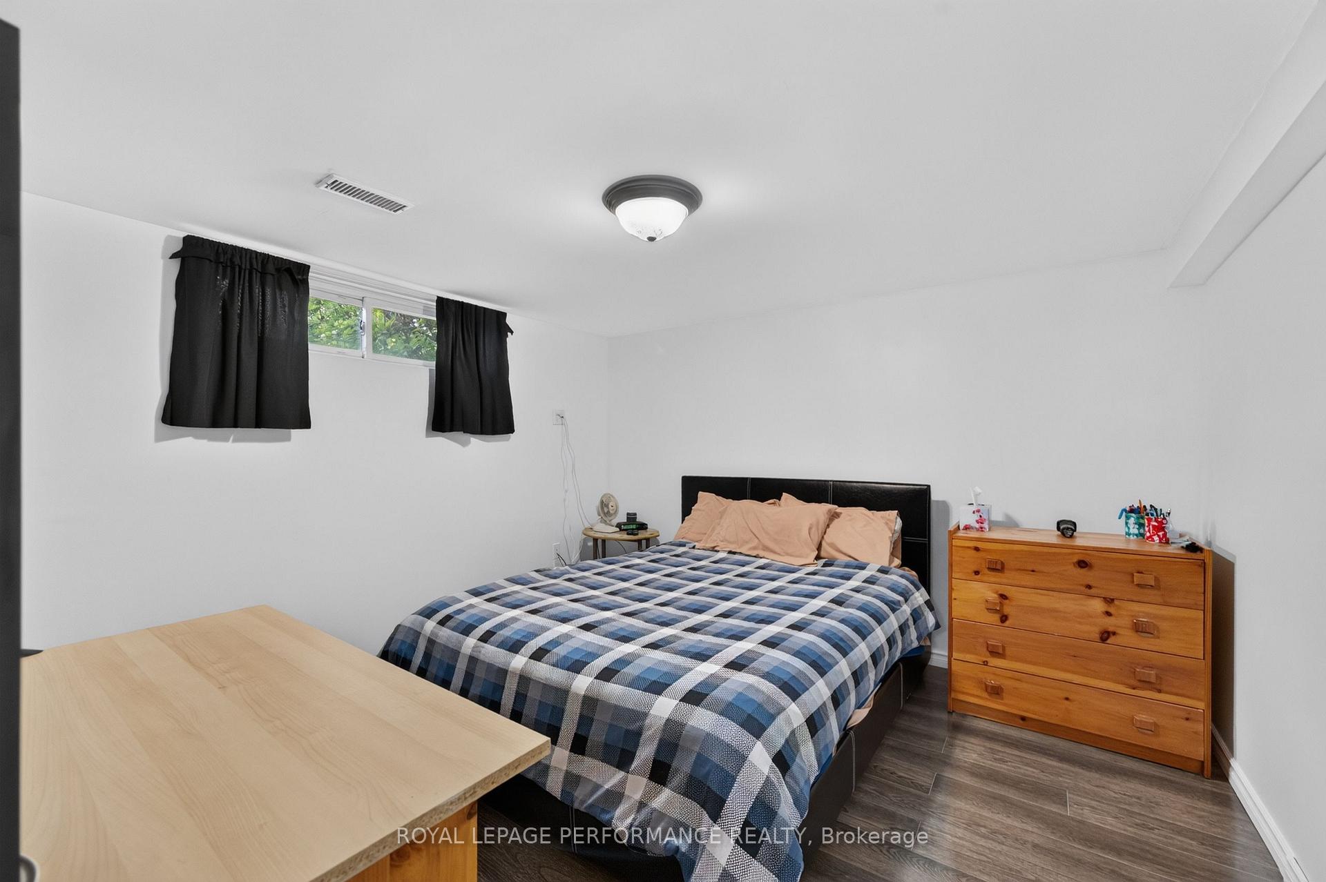 Photo 25 of 27 Ilkley Crescent, Ottawa, Manordale — HOMEH