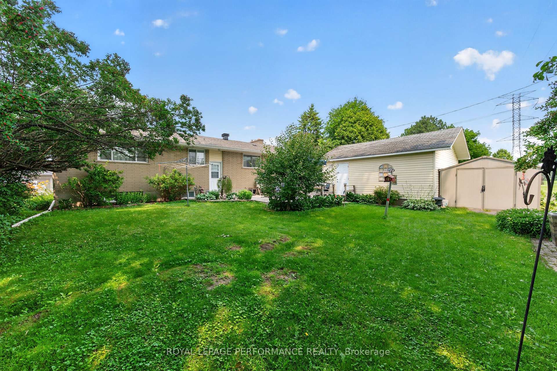 Photo 32 of 27 Ilkley Crescent, Ottawa, Manordale — HOMEH