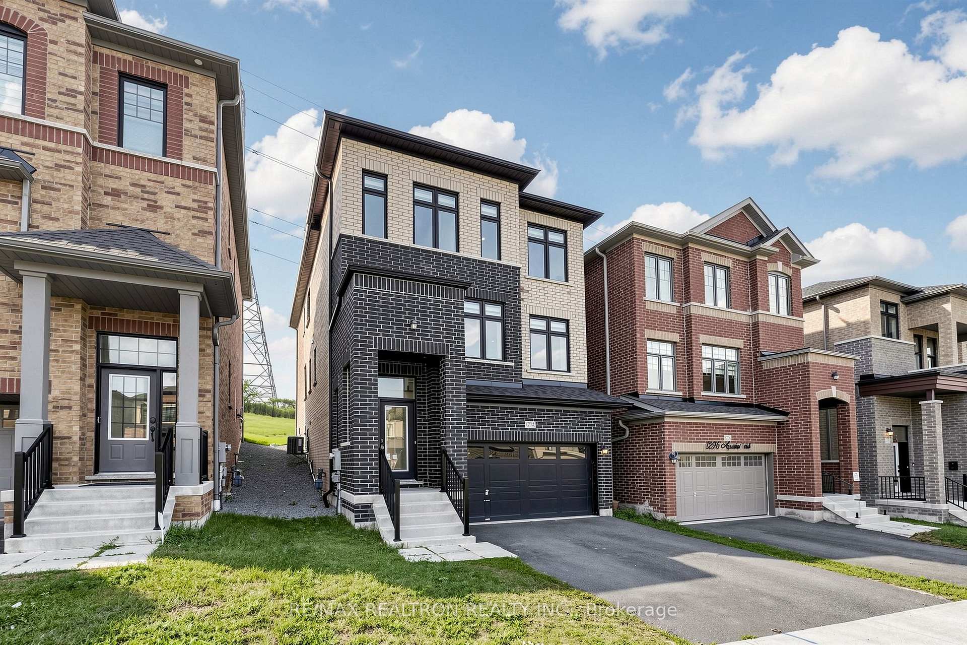 Photo 3 of 1274 Aquarius Trail, Pickering, Rural Pickering — HOMEH