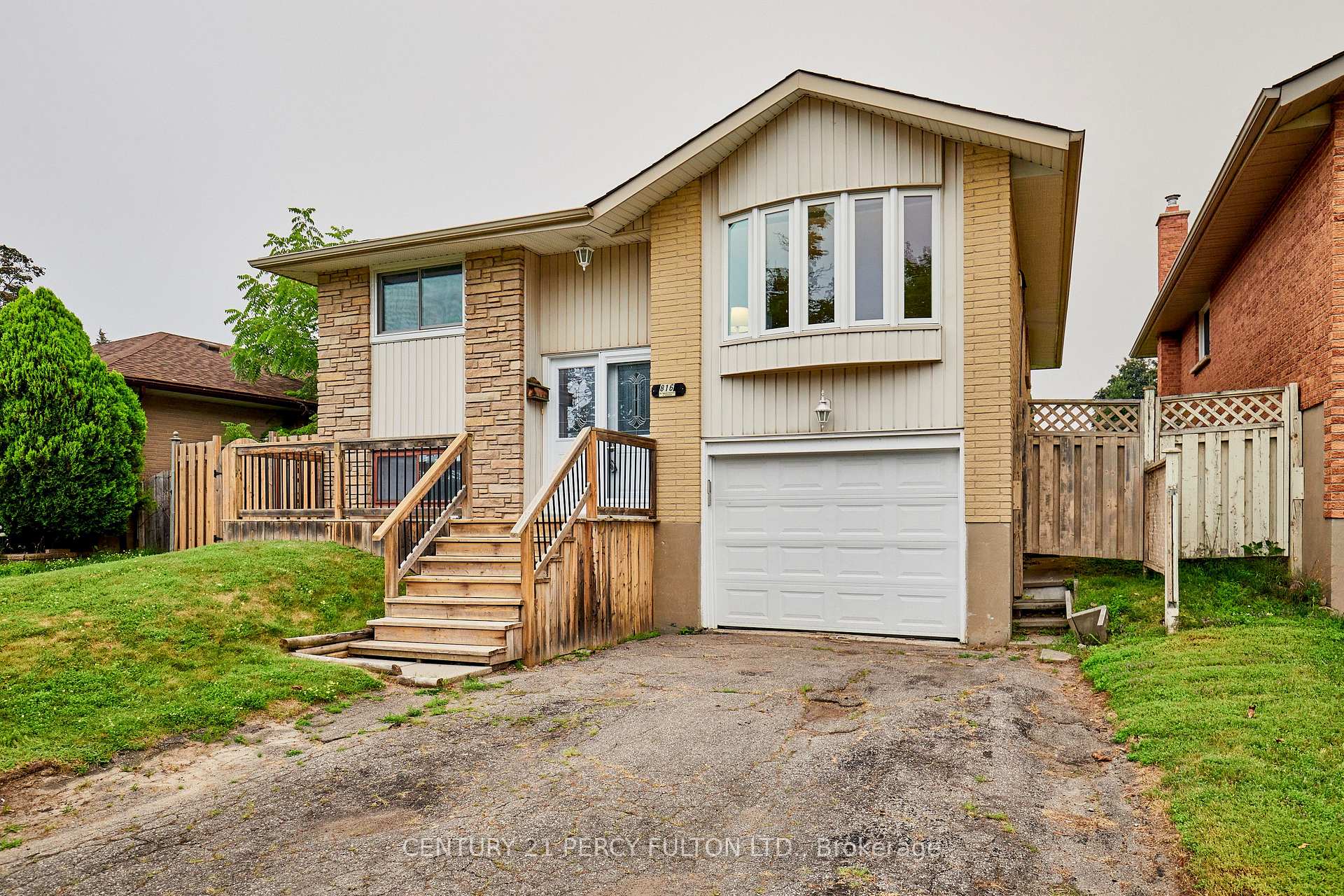 Photo 3 of 816 Carnaby Crescent, Oshawa, Centennial — HOMEH