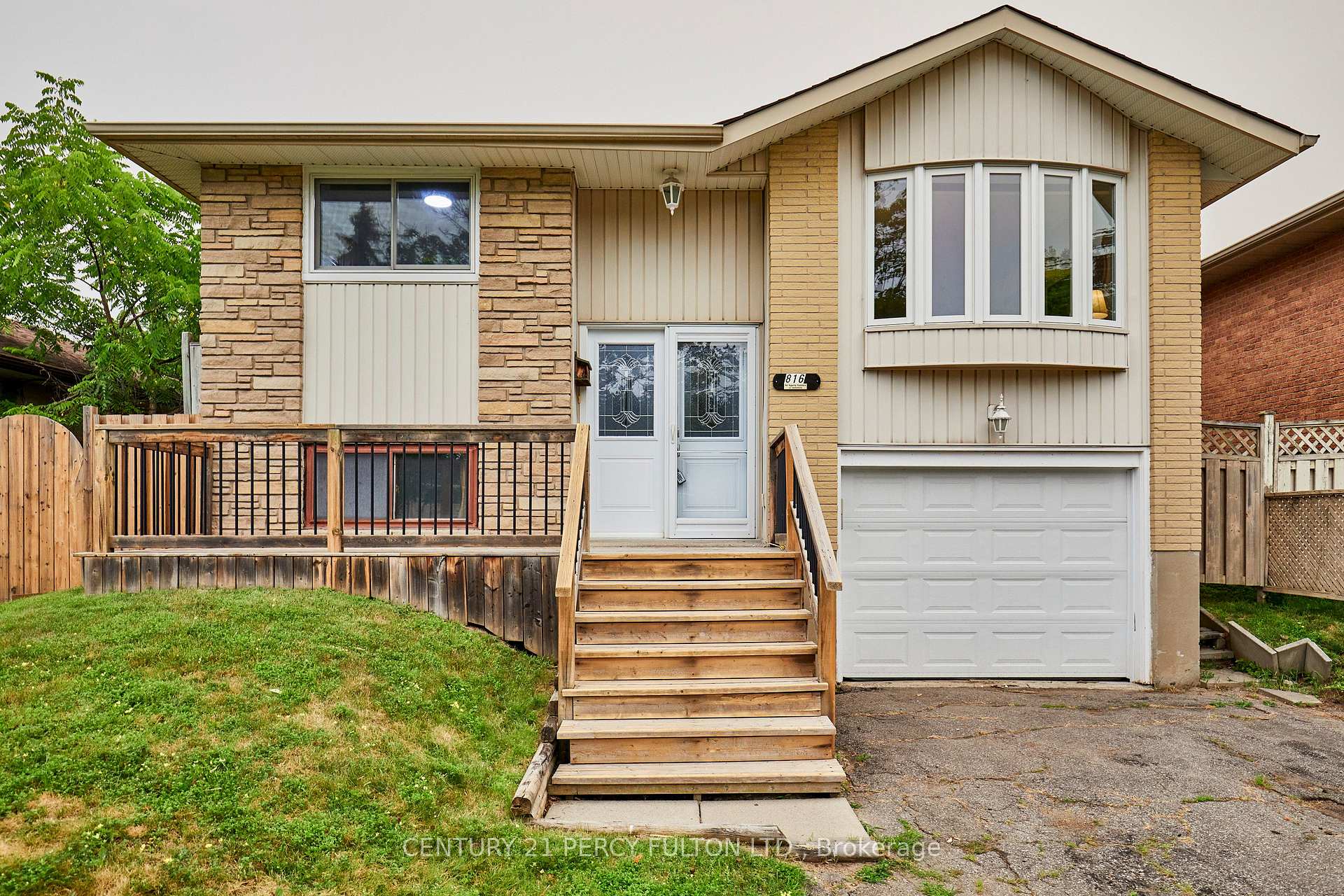 Photo 1 of 816 Carnaby Crescent, Oshawa, Centennial — HOMEH