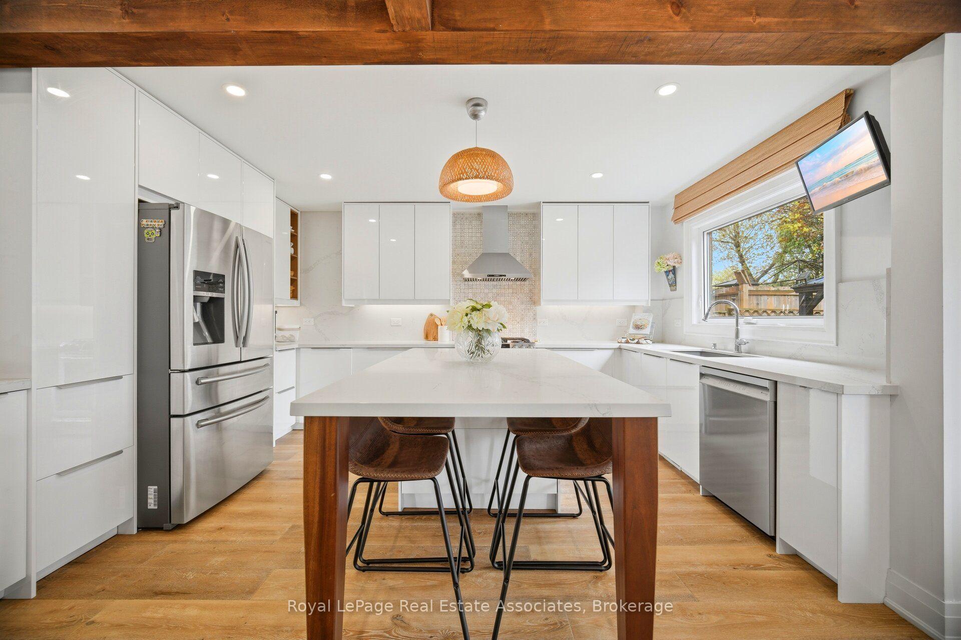 Photo 9 of 225 Barber Drive, Halton Hills, Georgetown — HOMEH