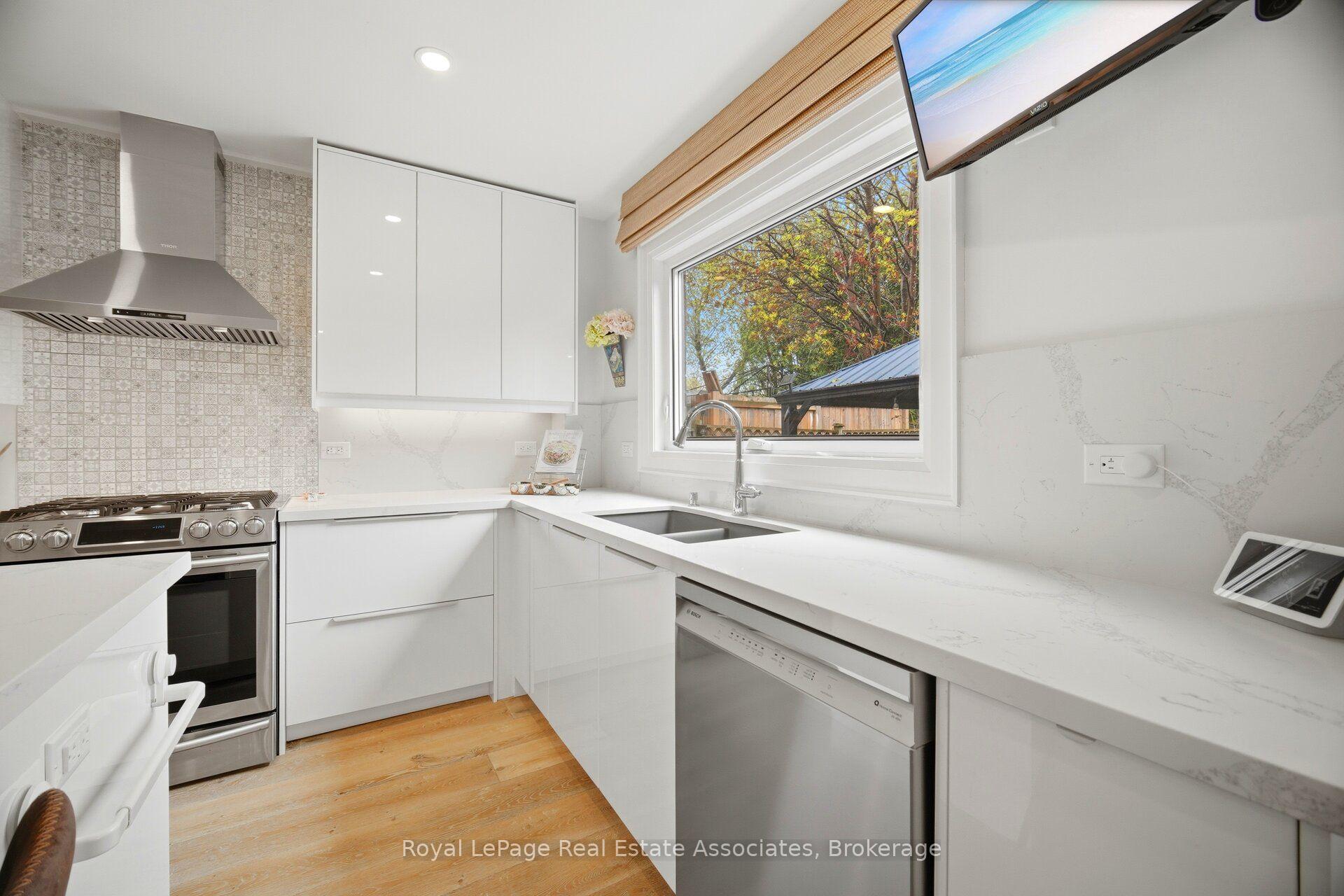 Photo 10 of 225 Barber Drive, Halton Hills, Georgetown — HOMEH