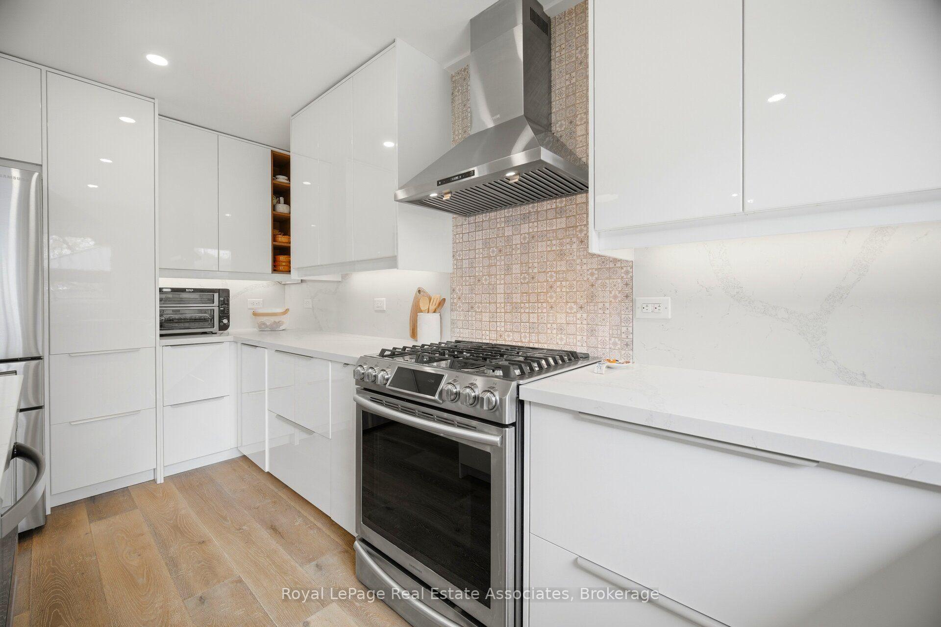 Photo 11 of 225 Barber Drive, Halton Hills, Georgetown — HOMEH