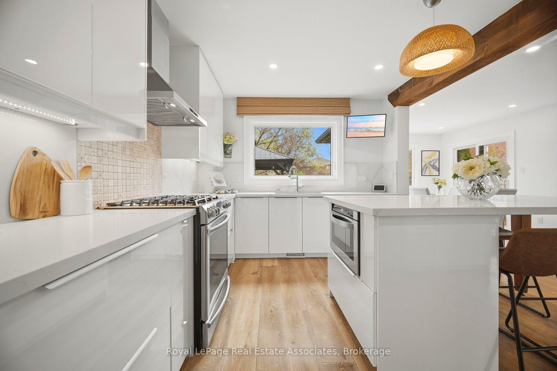 Photo 12 of 225 Barber Drive, Halton Hills, Georgetown — HOMEH